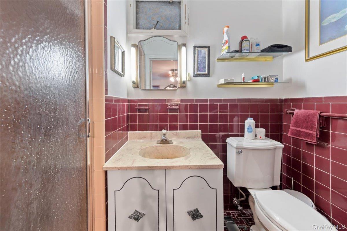 Single Family Cresthill Westchester County, NY 10710, MLS-900906-21