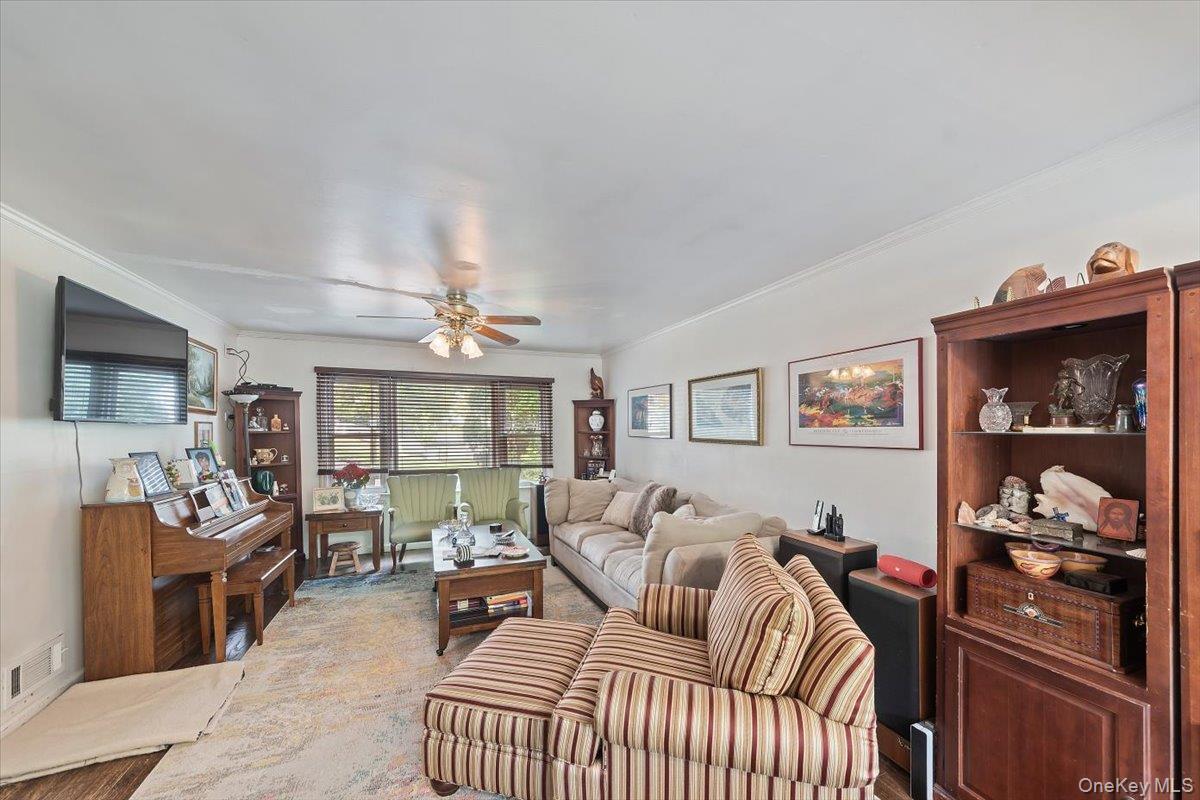 Single Family Cresthill Westchester County, NY 10710, MLS-900906-4