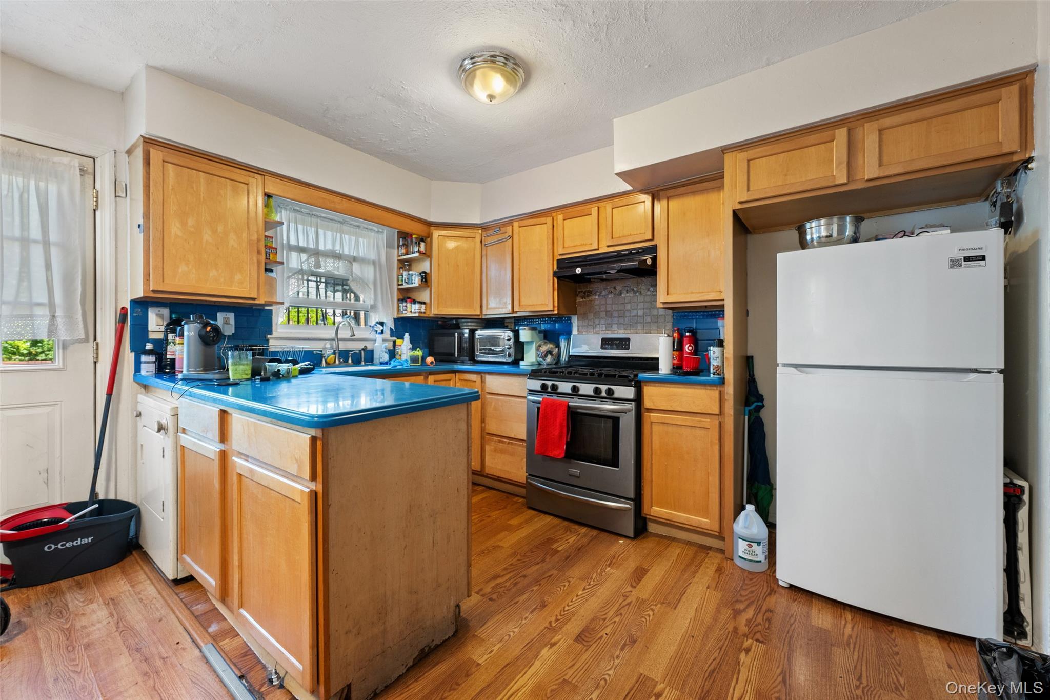 Single Family 220th  Bronx, NY 10469, MLS-900910-6