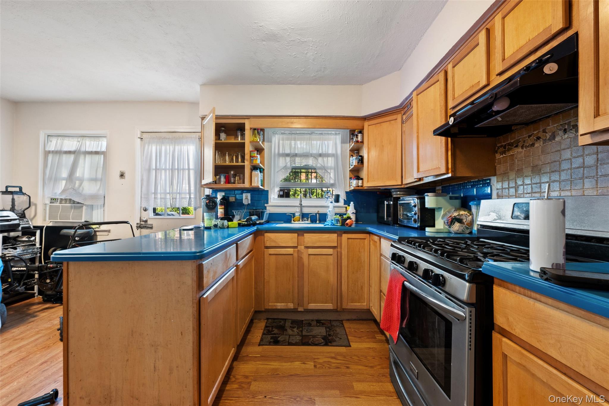 Single Family 220th  Bronx, NY 10469, MLS-900910-7
