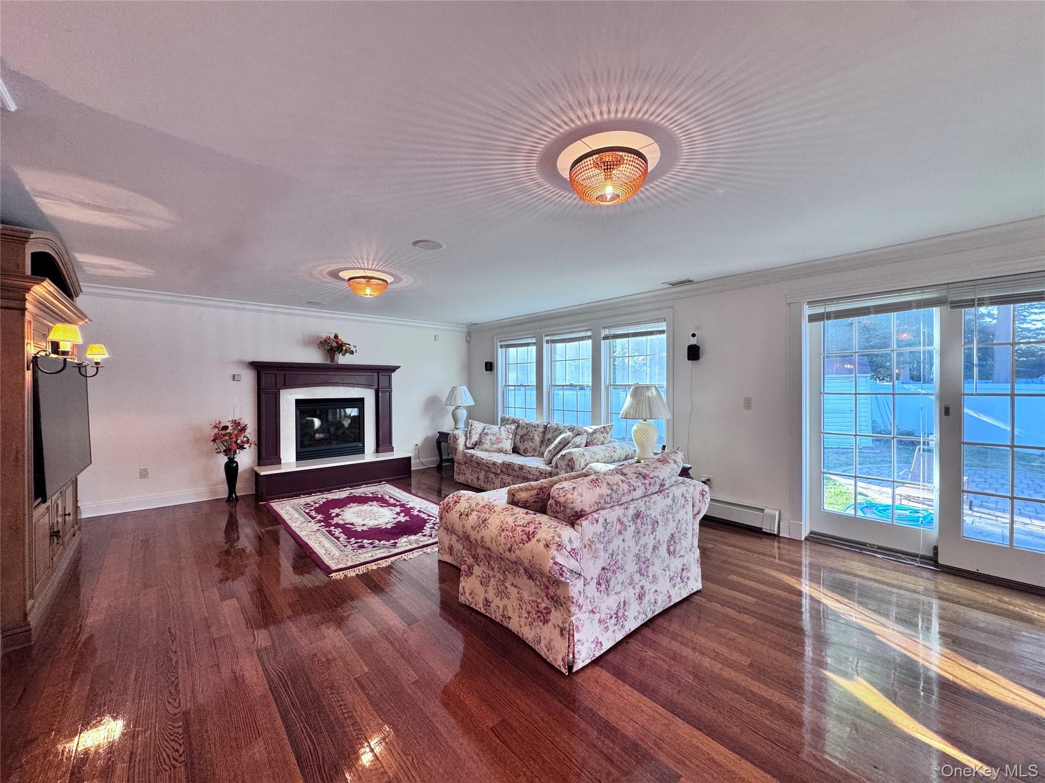 Single Family Moss Nassau County, NY 11753, MLS-900921-13