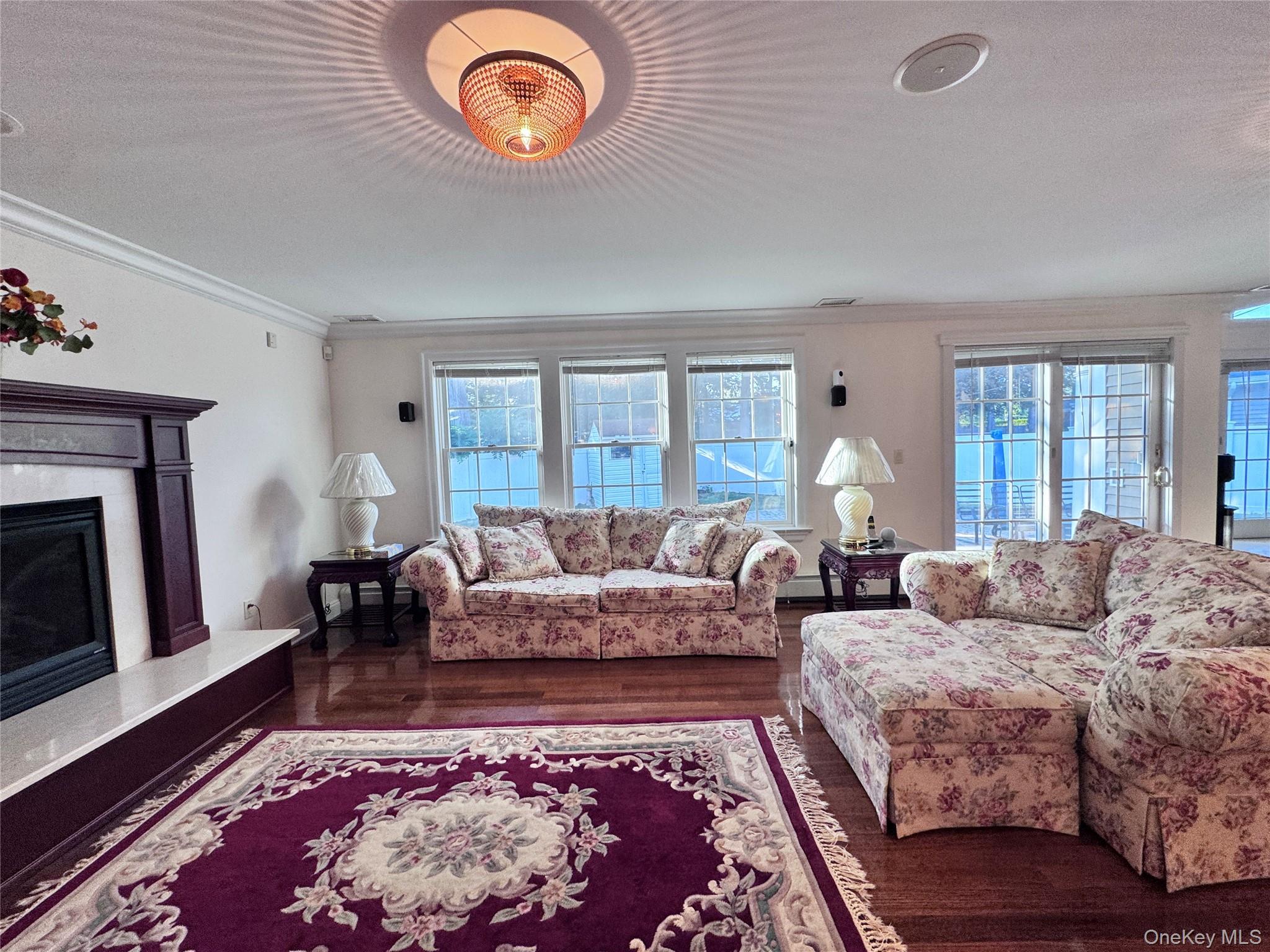 Single Family Moss Nassau County, NY 11753, MLS-900921-16