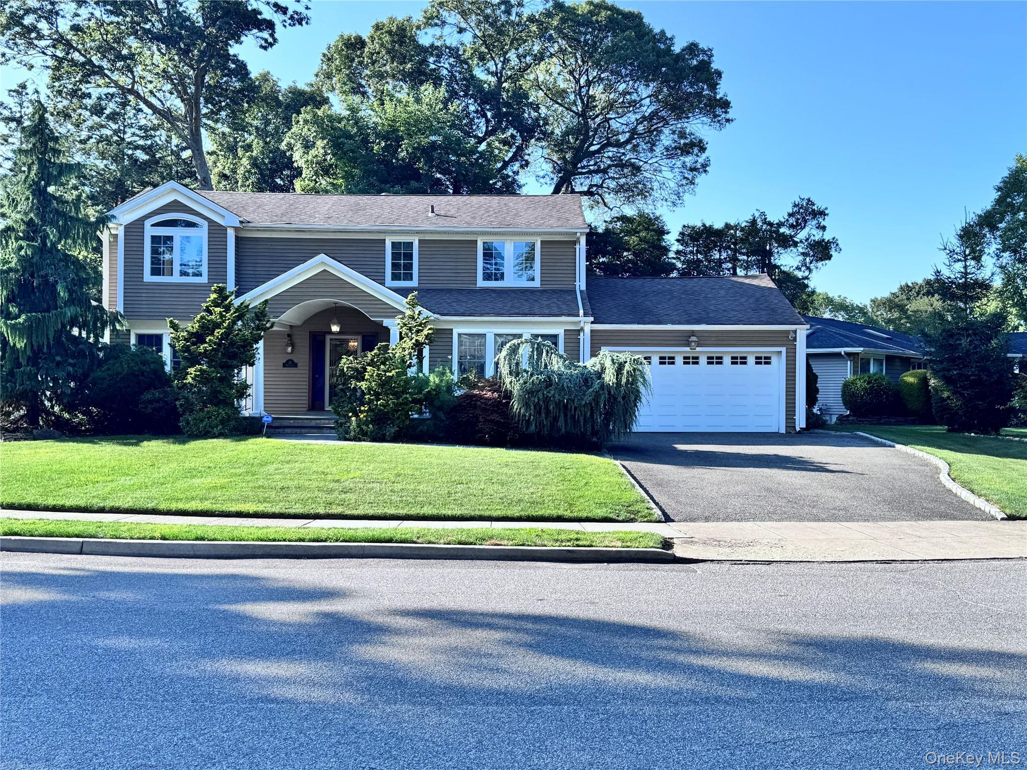 Single Family Moss Nassau County, NY 11753, MLS-900921-2