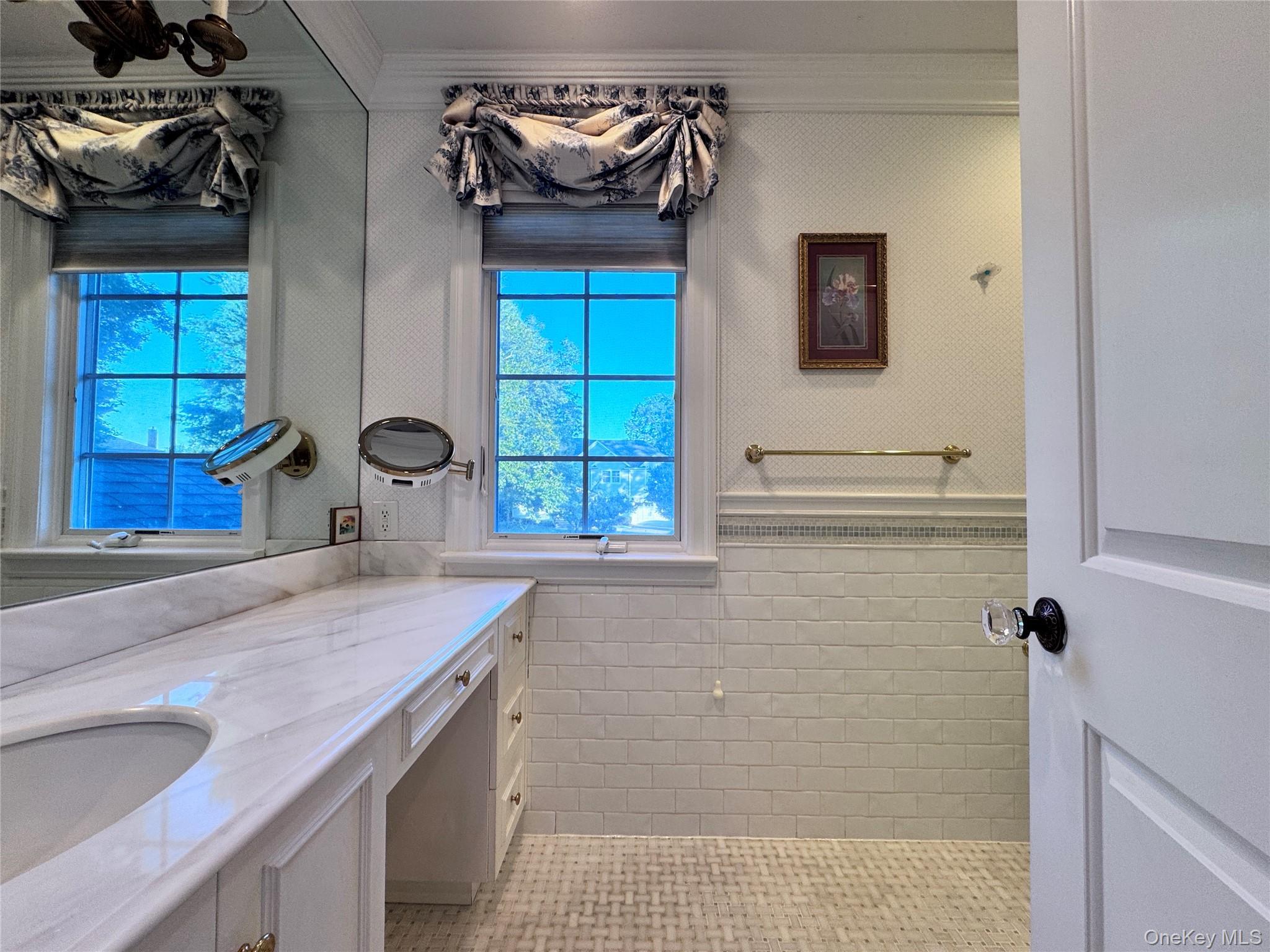 Single Family Moss Nassau County, NY 11753, MLS-900921-21