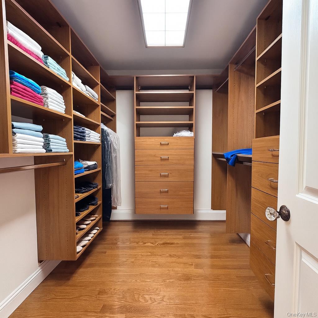 Single Family Moss Nassau County, NY 11753, MLS-900921-26