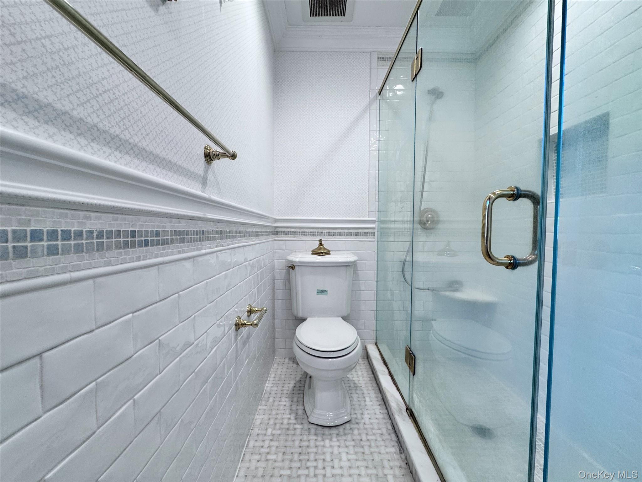 Single Family Moss Nassau County, NY 11753, MLS-900921-28