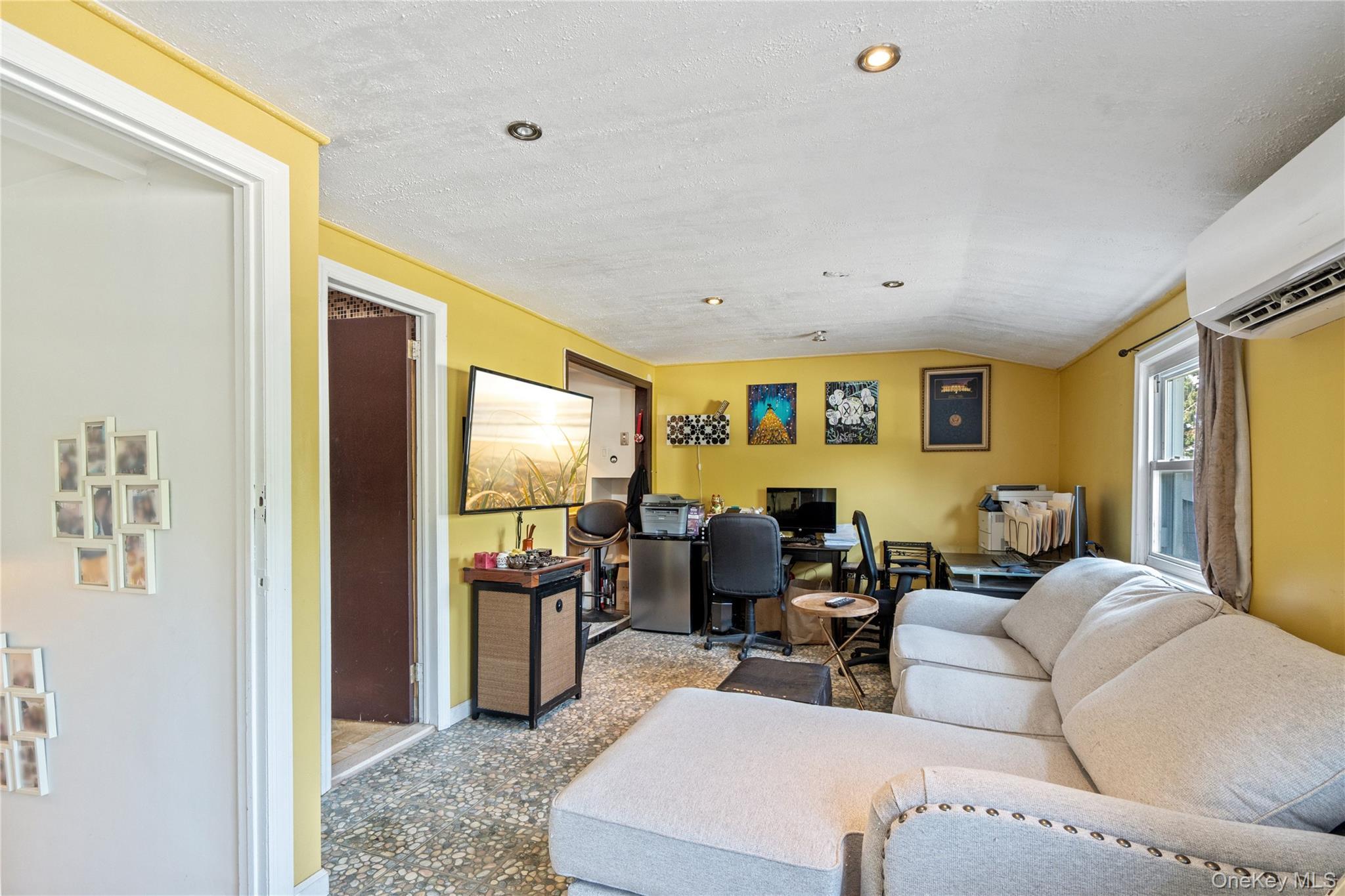 Single Family Rugby Nassau County, NY 11758, MLS-900927-18