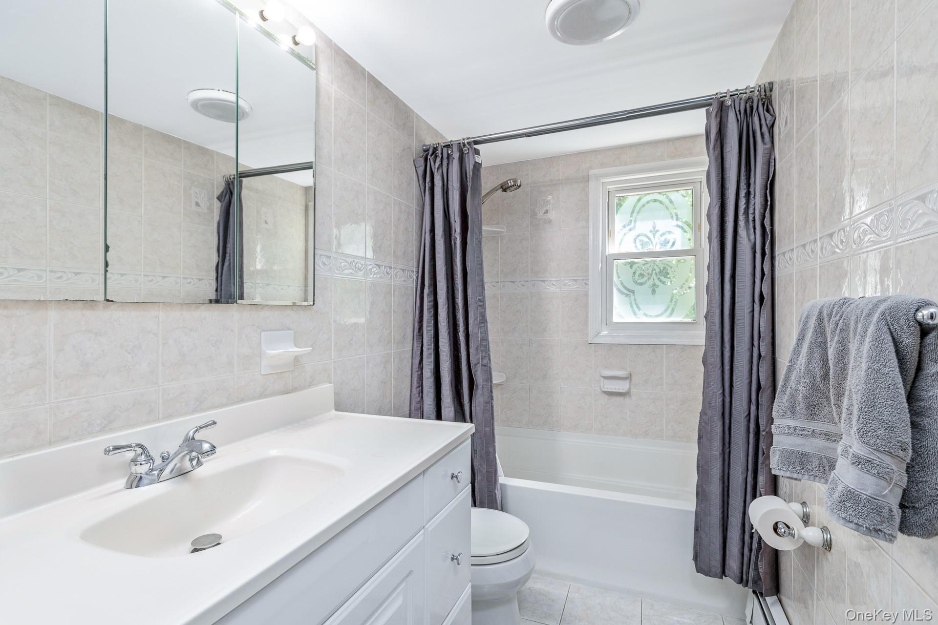 Single Family Happy Acres Suffolk County, NY 11967, MLS-901008-17