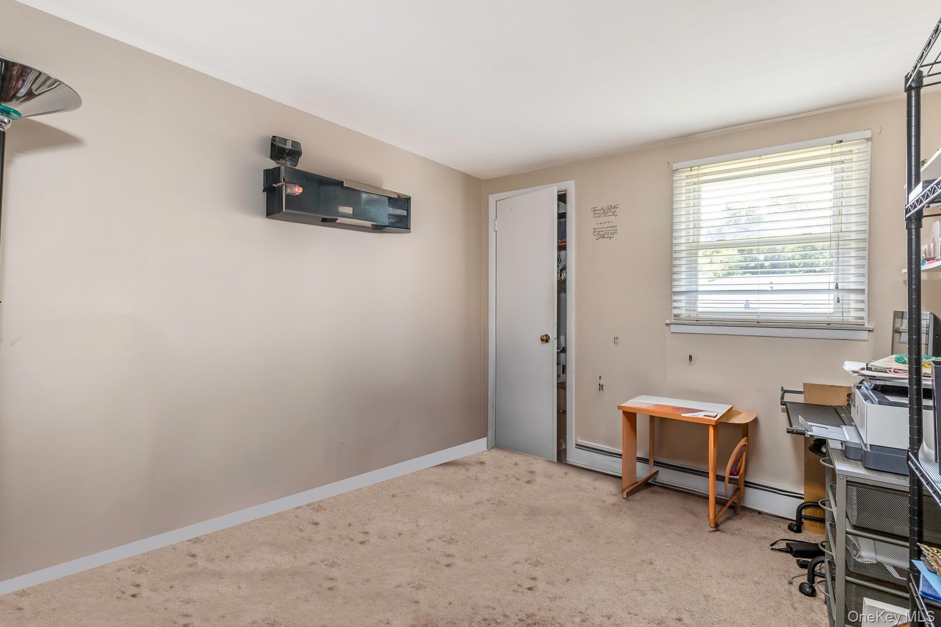 Single Family Happy Acres Suffolk County, NY 11967, MLS-901008-21