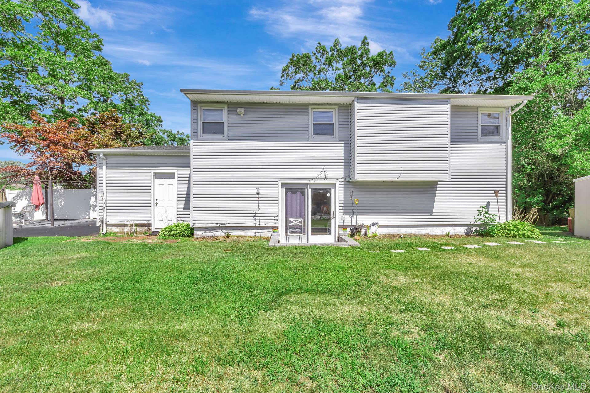 Single Family Happy Acres Suffolk County, NY 11967, MLS-901008-22