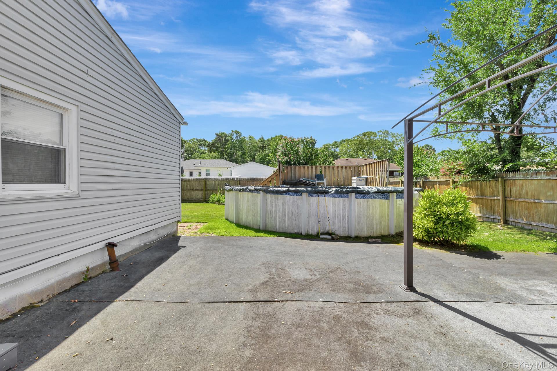 Single Family Happy Acres Suffolk County, NY 11967, MLS-901008-24