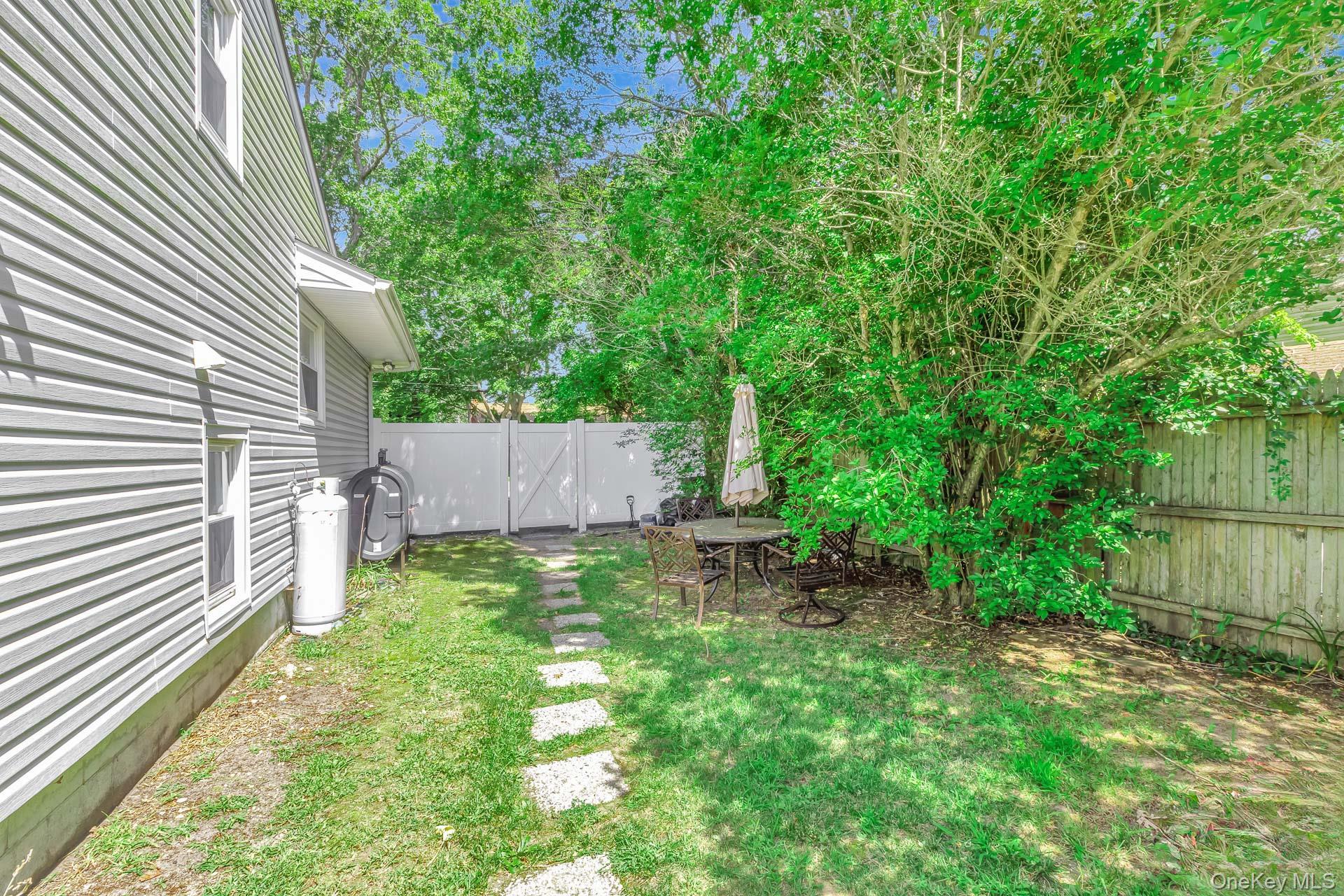 Single Family Happy Acres Suffolk County, NY 11967, MLS-901008-27