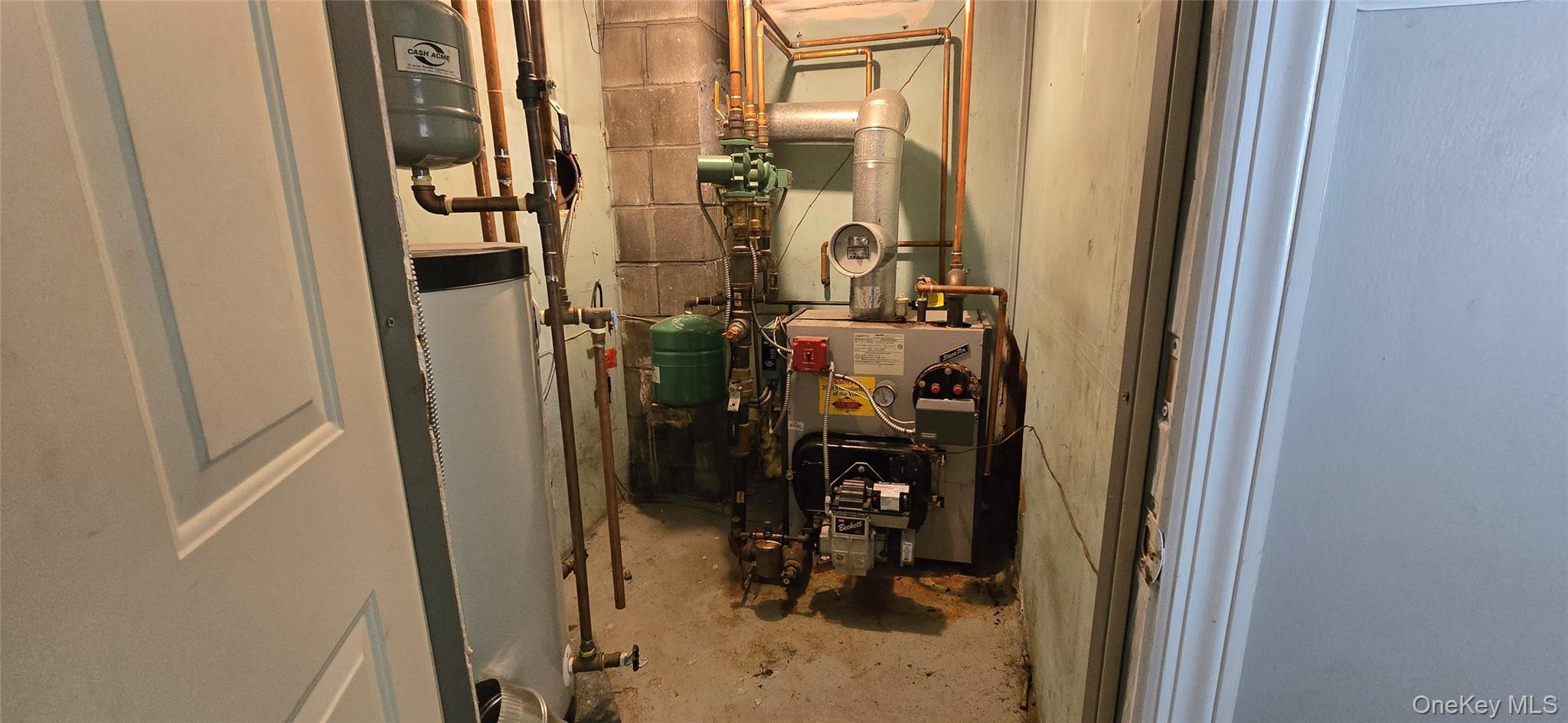 Single Family Happy Acres  Suffolk County, NY 11967, MLS-901008-36