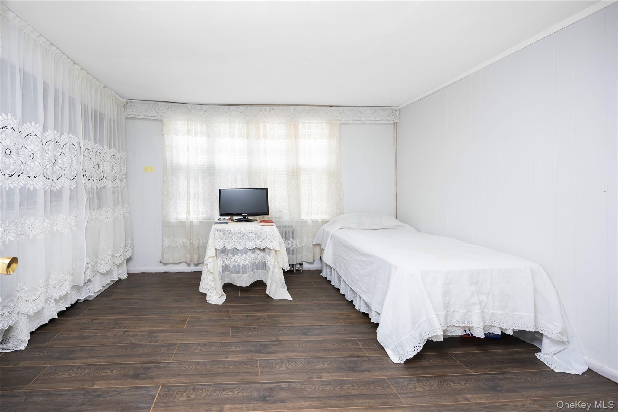 Single Family Mclaughlin  Queens, NY 11423, MLS-901019-18