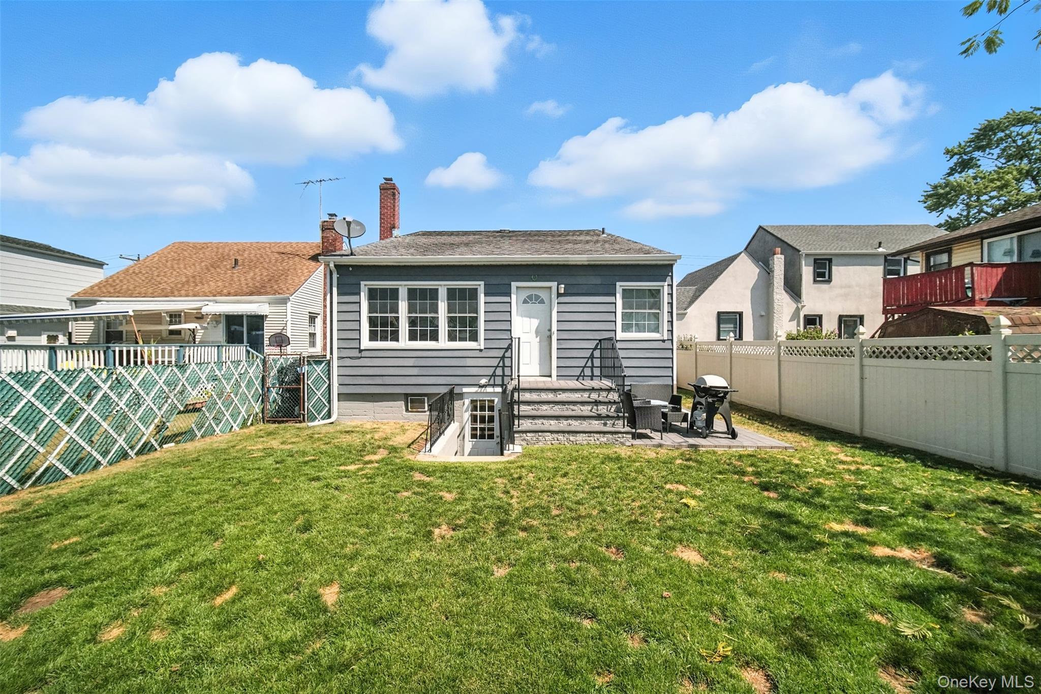 Single Family Casper Nassau County, NY 11580, MLS-901047-22