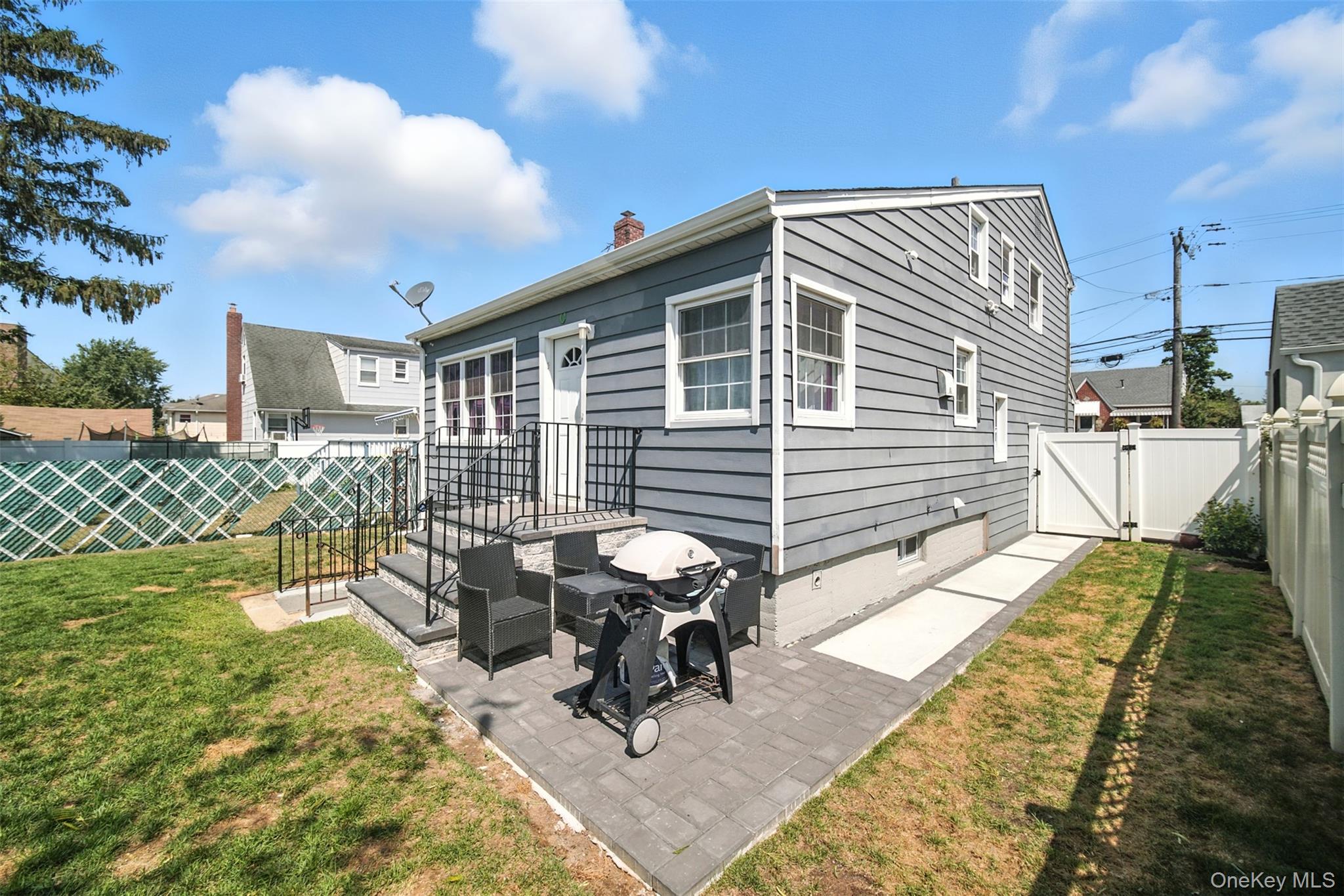 Single Family Casper Nassau County, NY 11580, MLS-901047-25