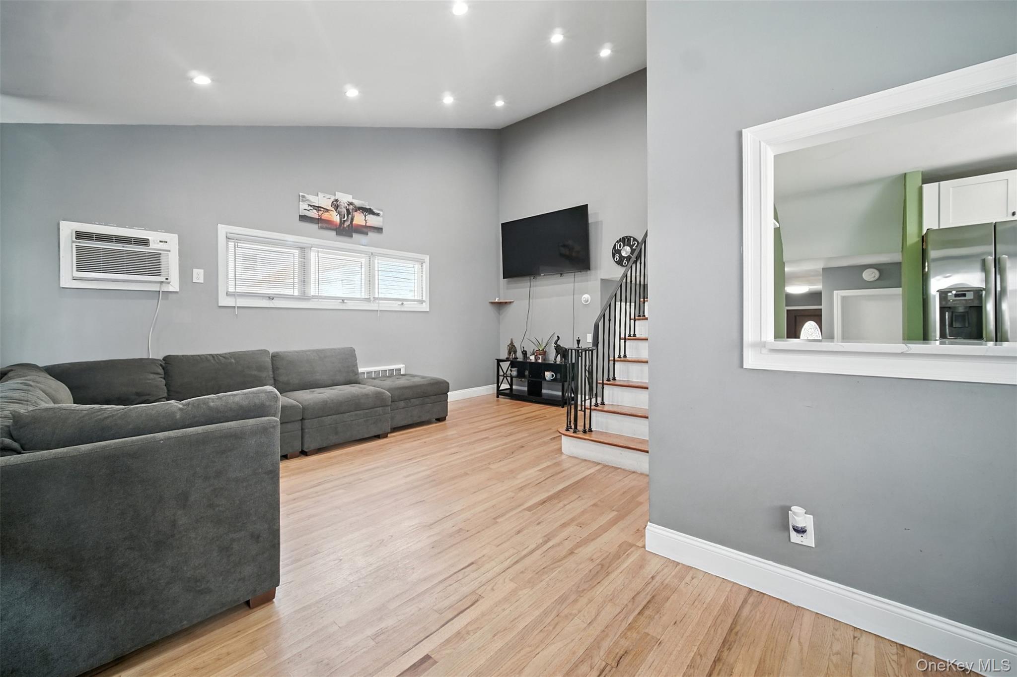 Single Family Casper Nassau County, NY 11580, MLS-901047-6