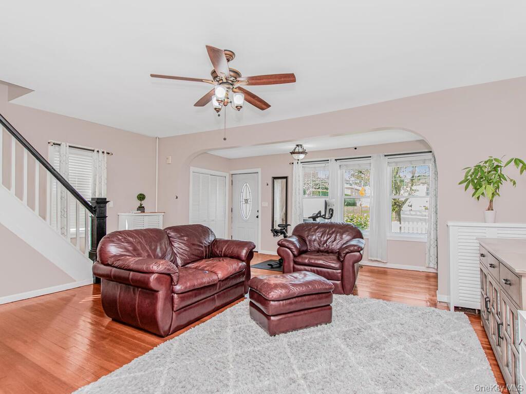 Single Family Rombouts  Bronx, NY 10466, MLS-901076-4