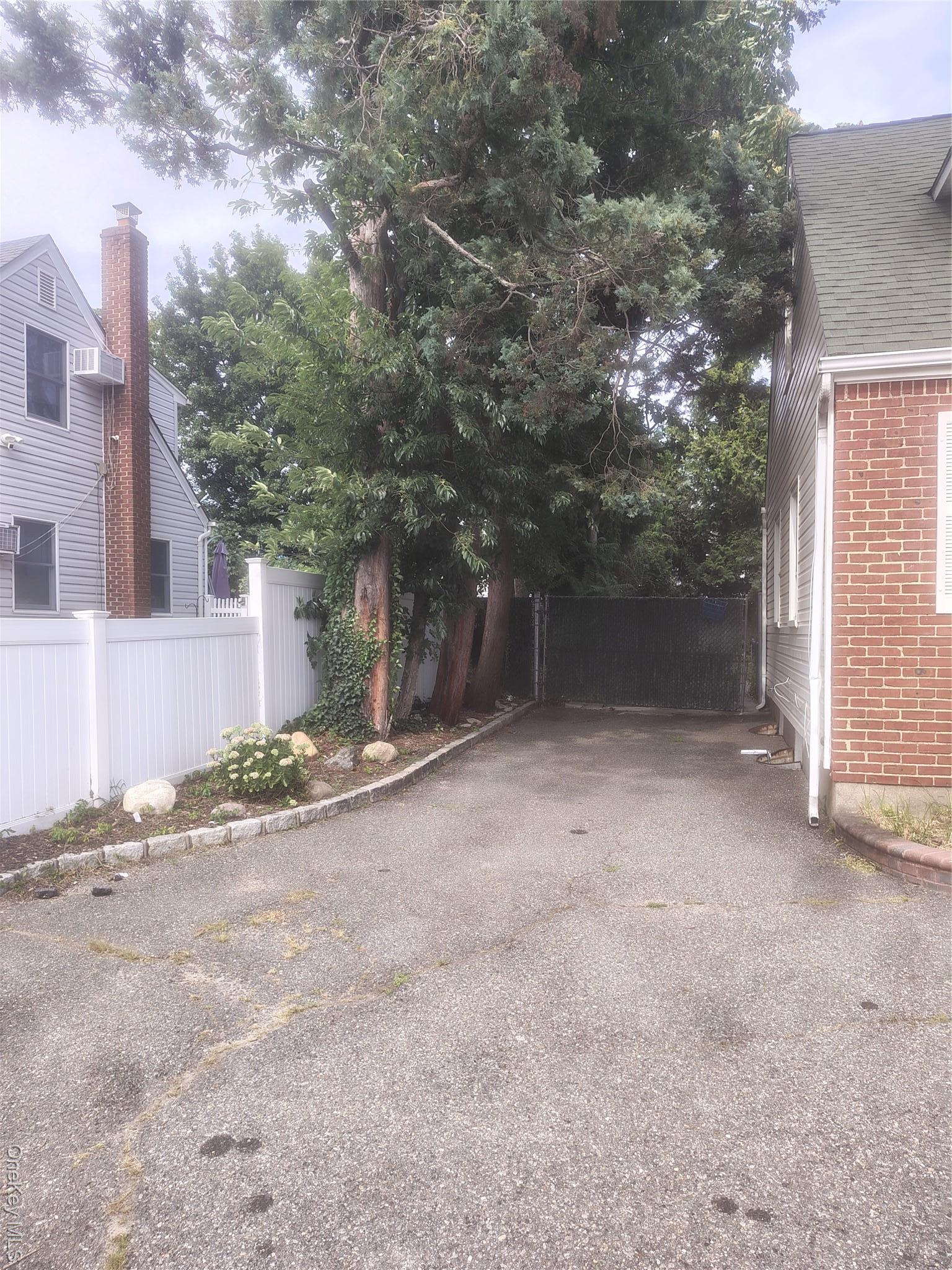 Single Family Meadow  Nassau County, NY 11554, MLS-901142-2