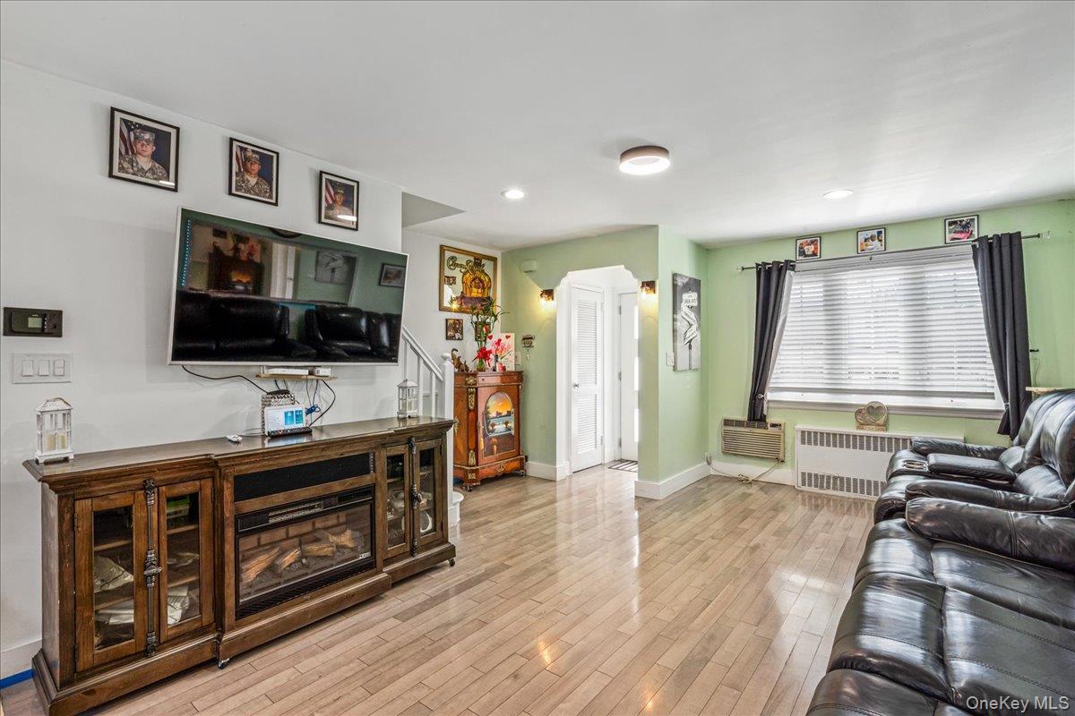 Single Family Bronxdale  Bronx, NY 10462, MLS-901176-5