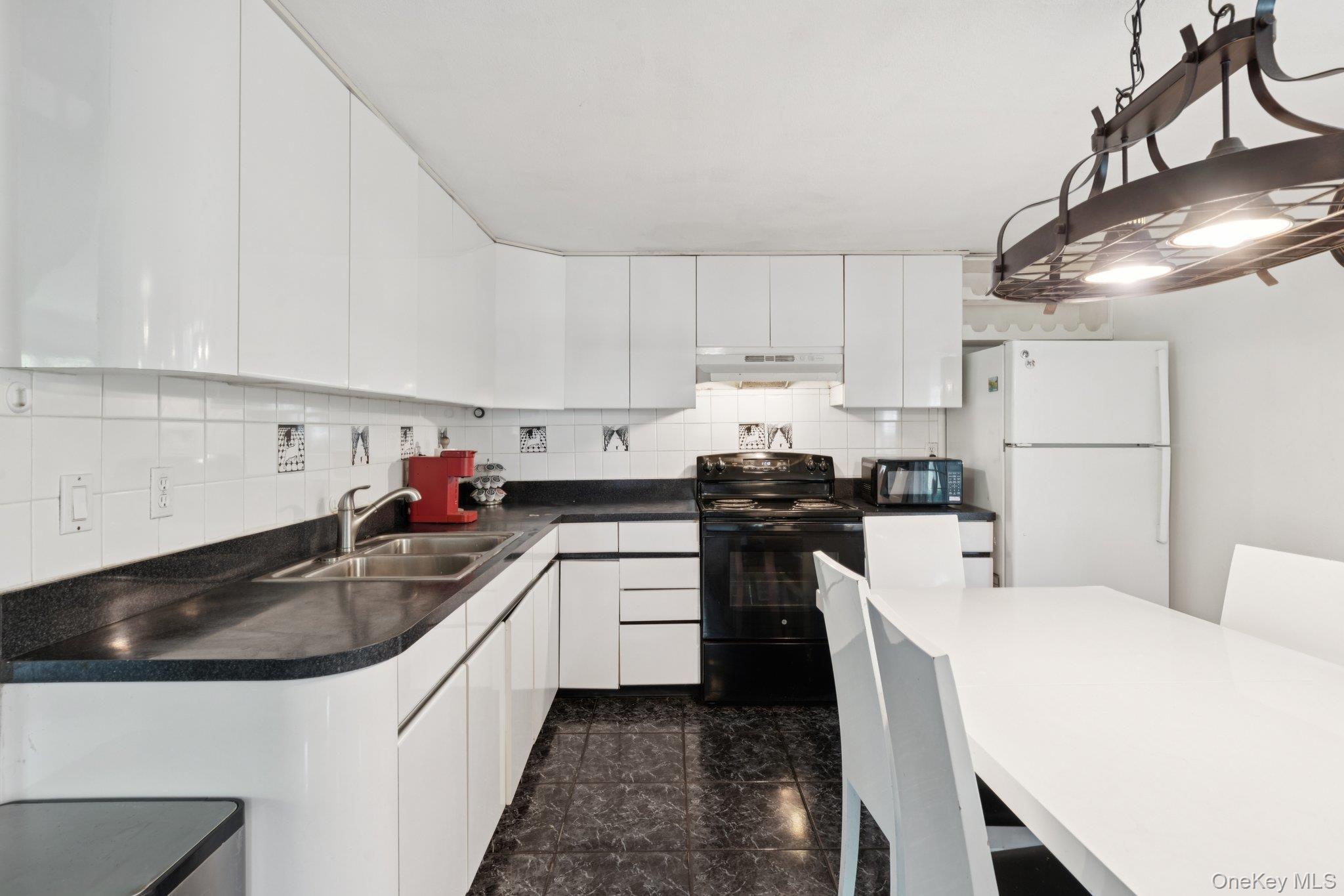 Single Family Clarkson  Suffolk County, NY 11738, MLS-901203-13