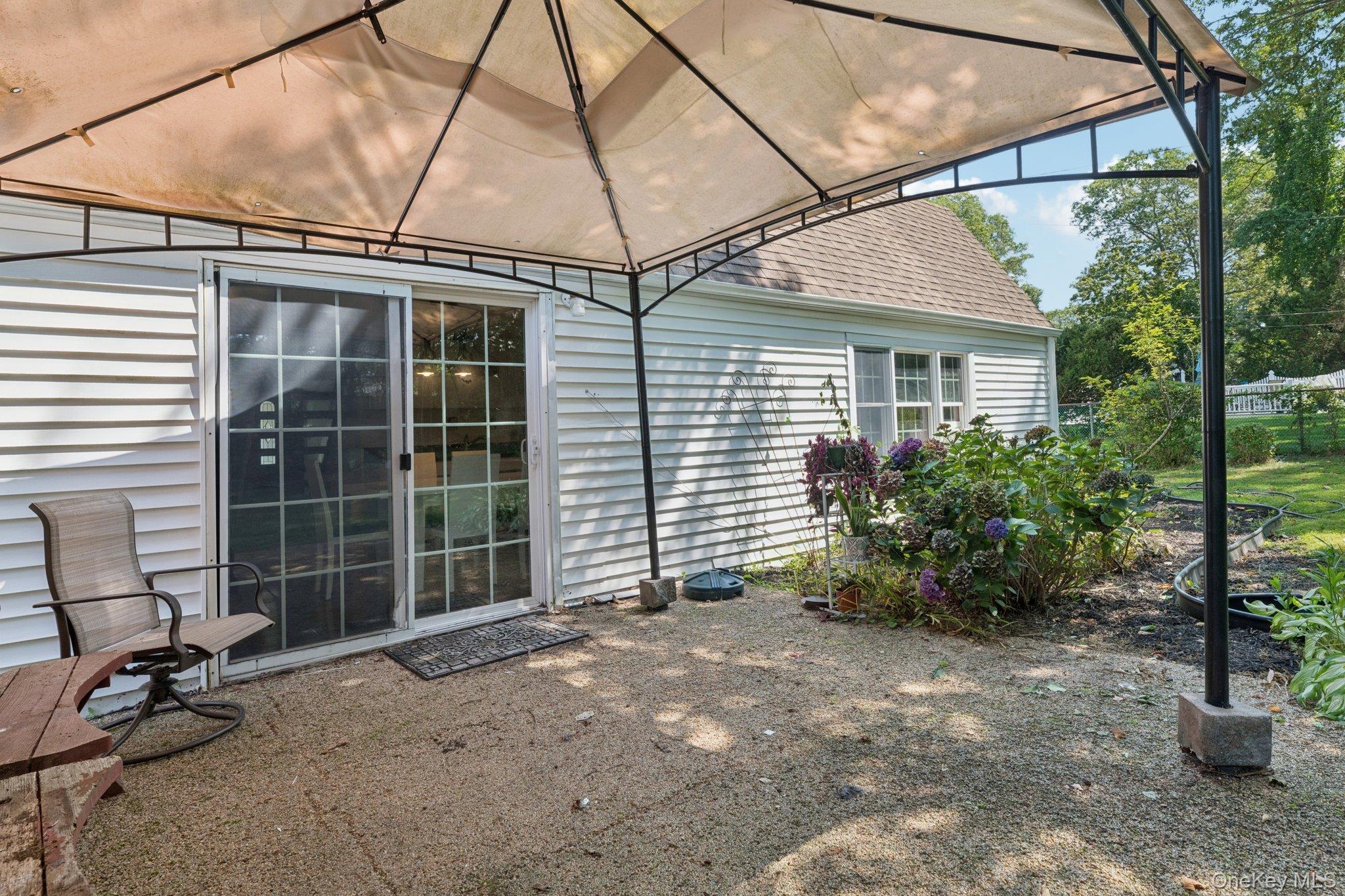 Single Family Clarkson  Suffolk County, NY 11738, MLS-901203-27