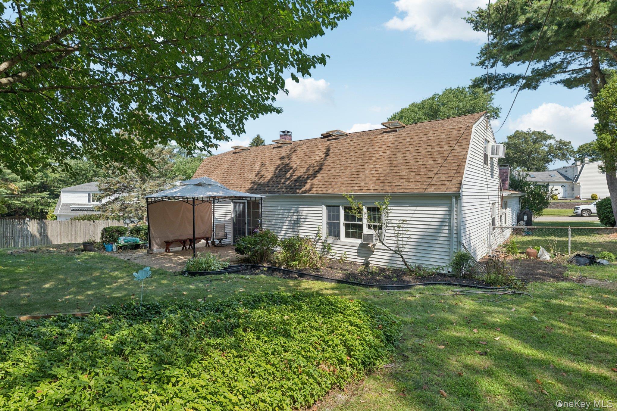 Single Family Clarkson  Suffolk County, NY 11738, MLS-901203-29