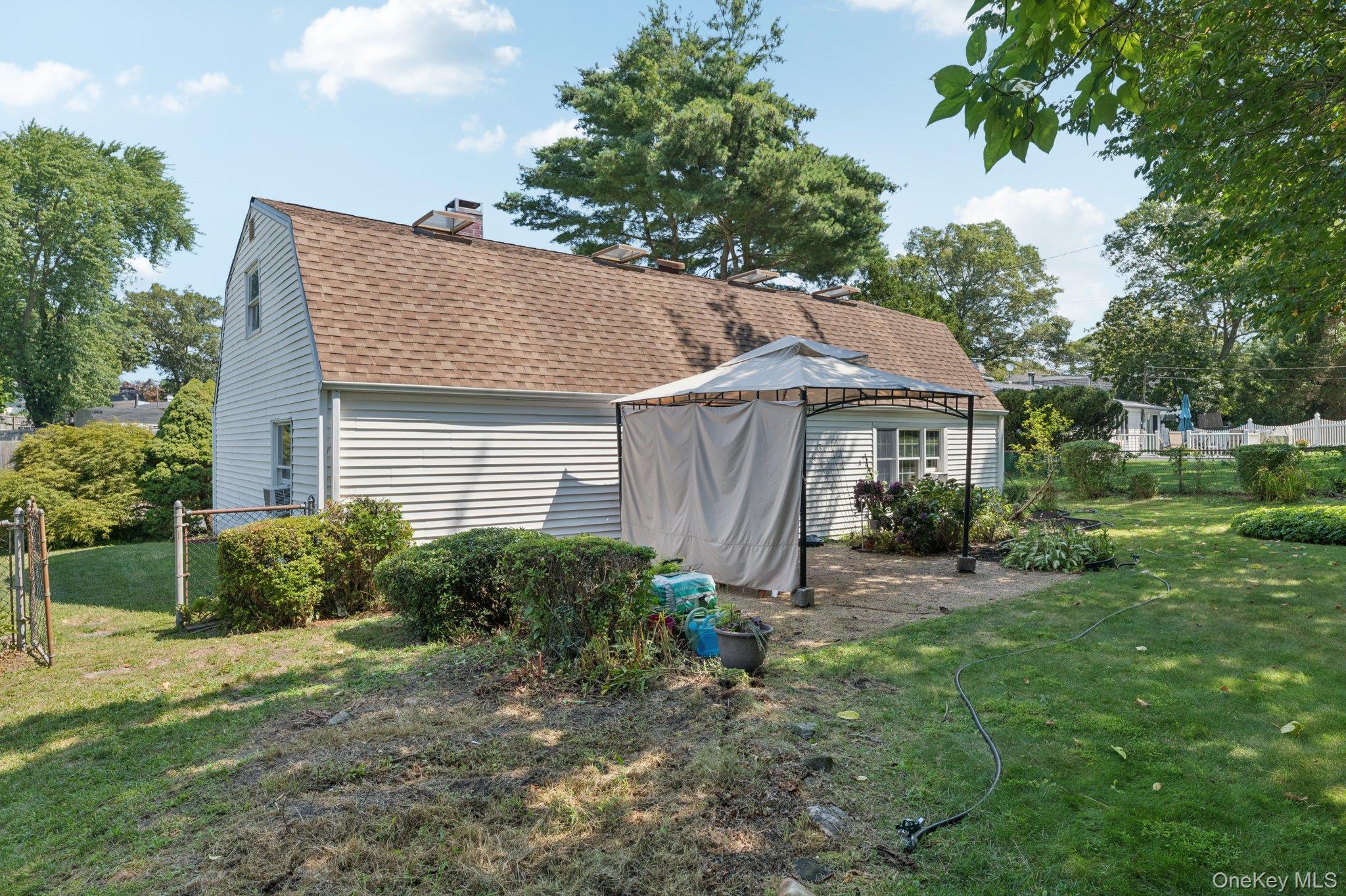 Single Family Clarkson  Suffolk County, NY 11738, MLS-901203-32