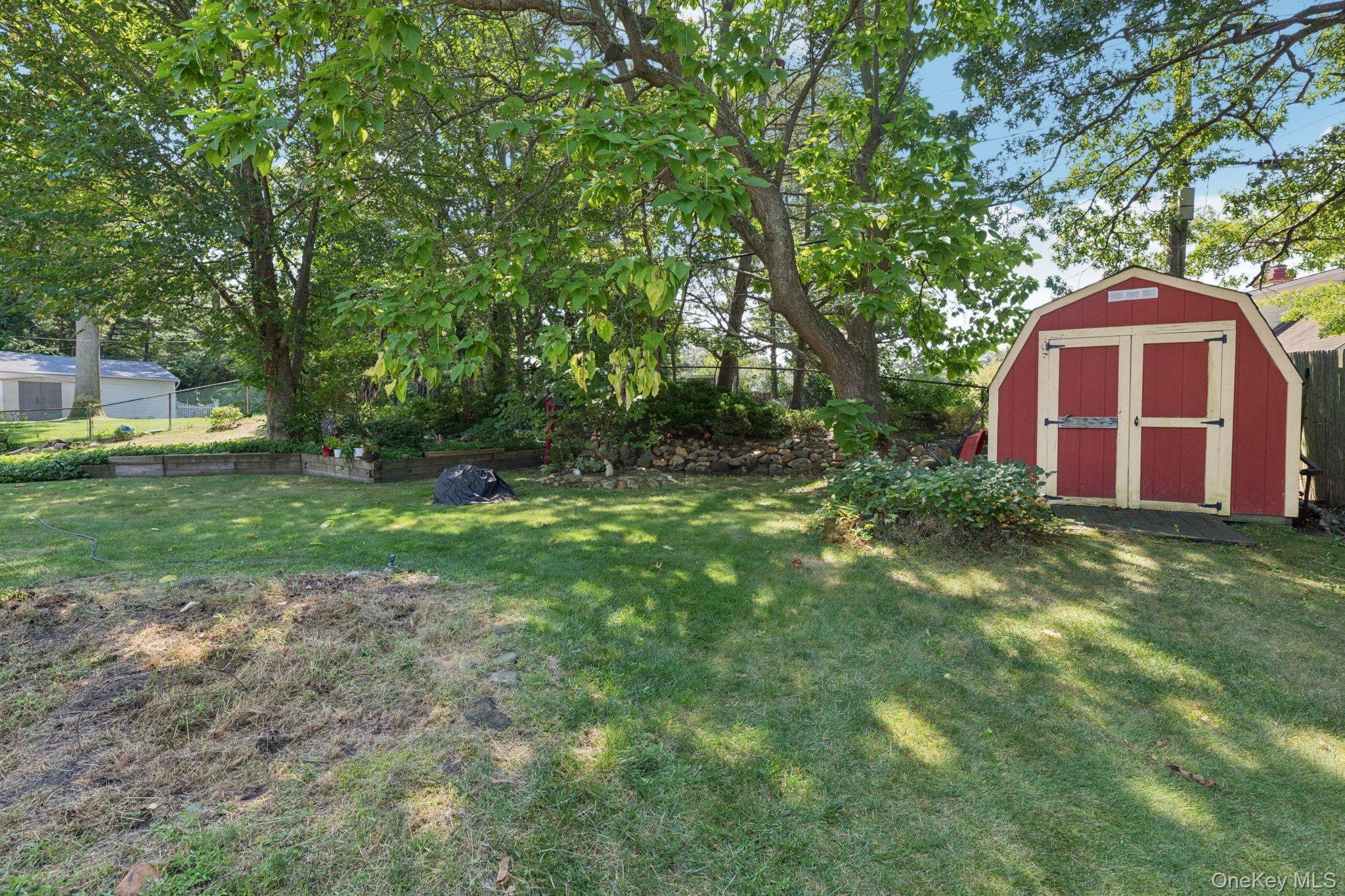 Single Family Clarkson  Suffolk County, NY 11738, MLS-901203-33