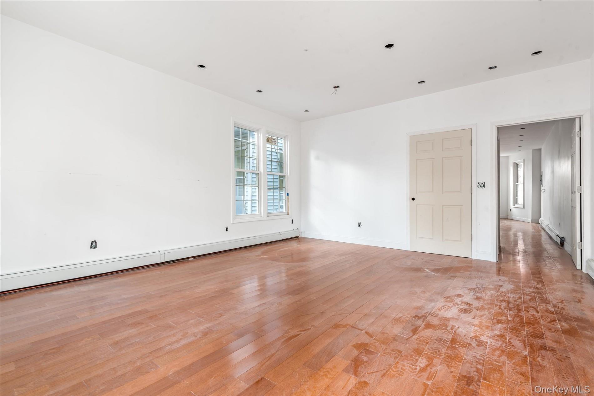 Single Family Welling  Queens, NY 11102, MLS-901226-10