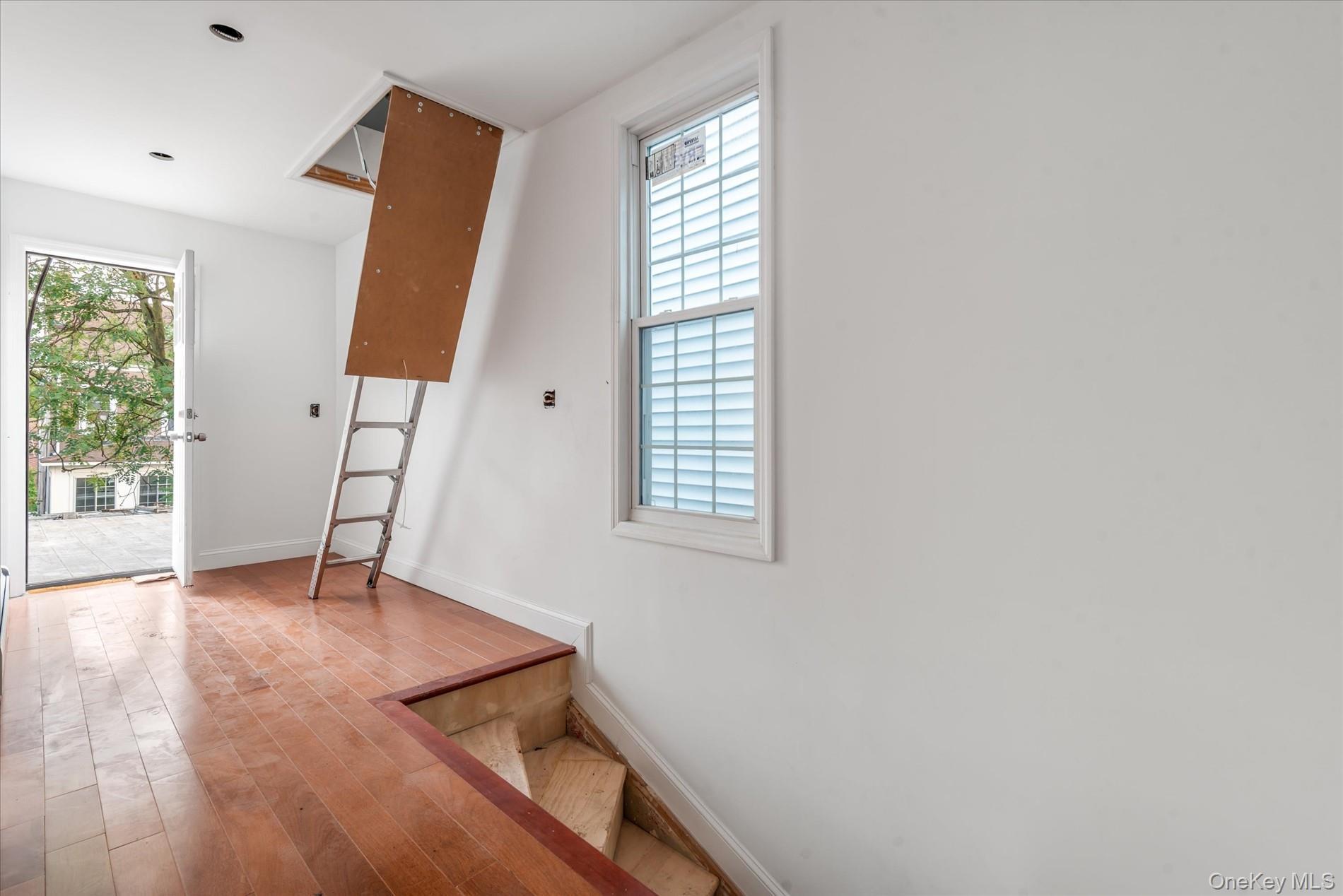 Single Family Welling  Queens, NY 11102, MLS-901226-11