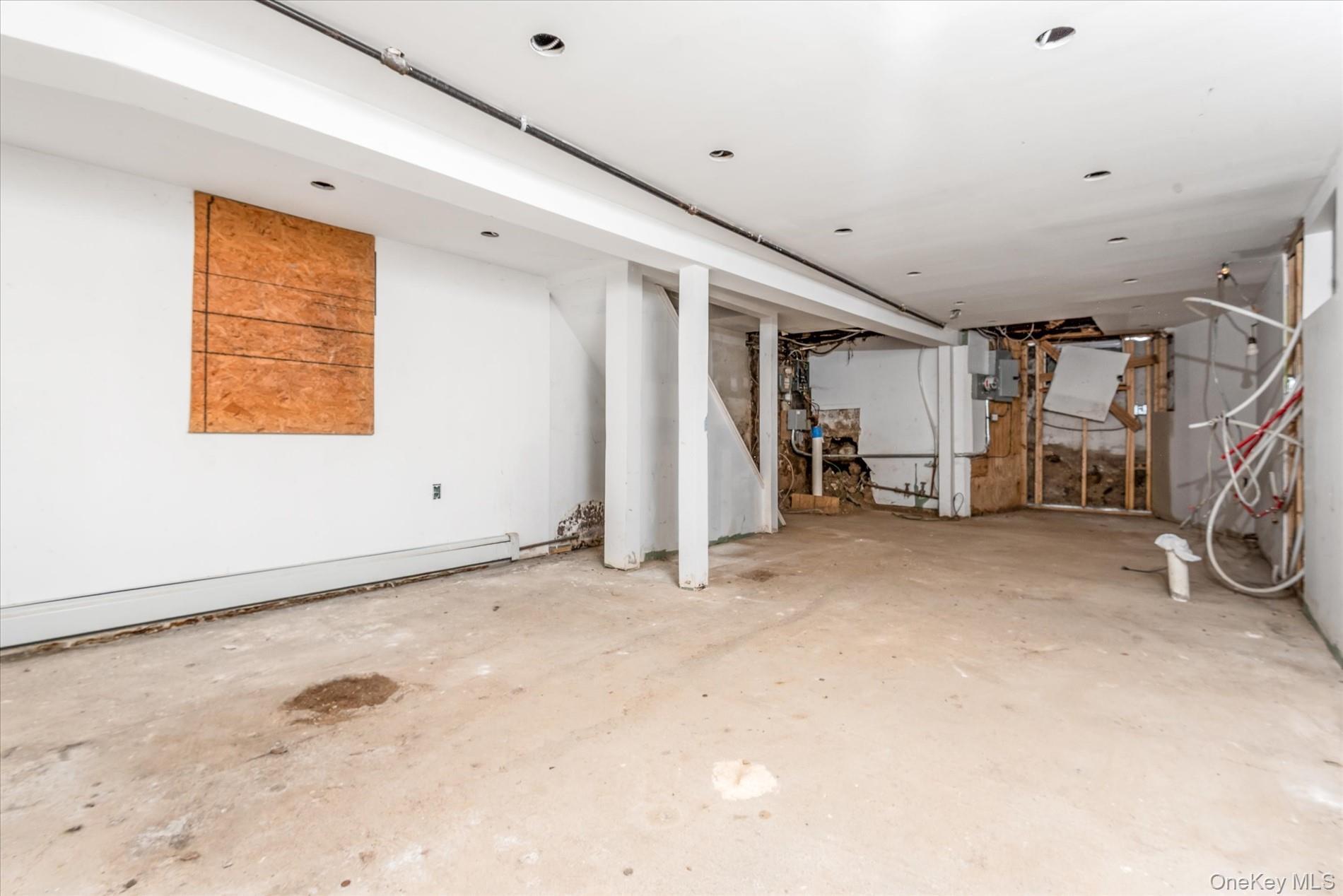 Single Family Welling  Queens, NY 11102, MLS-901226-19