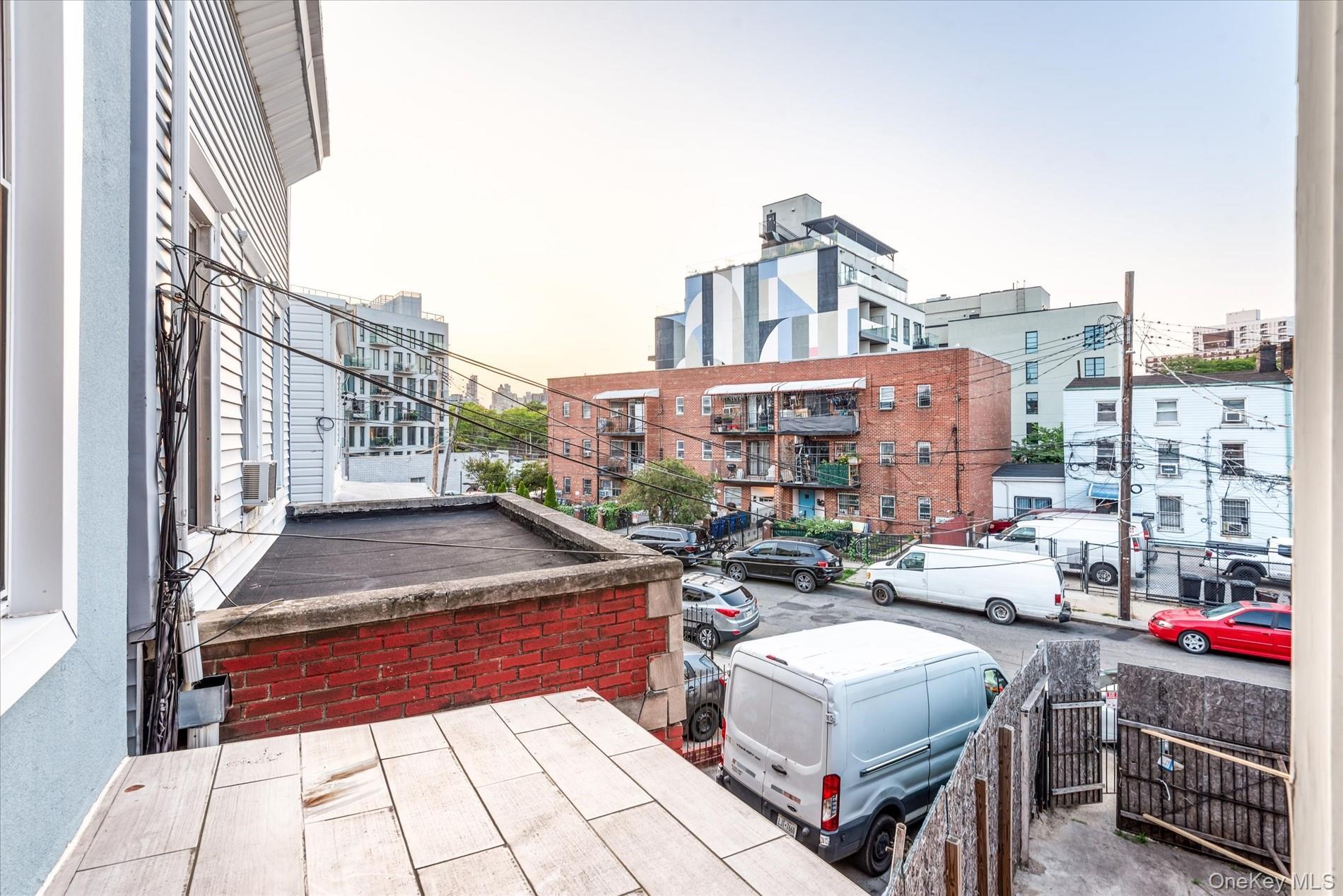 Single Family Welling  Queens, NY 11102, MLS-901226-24