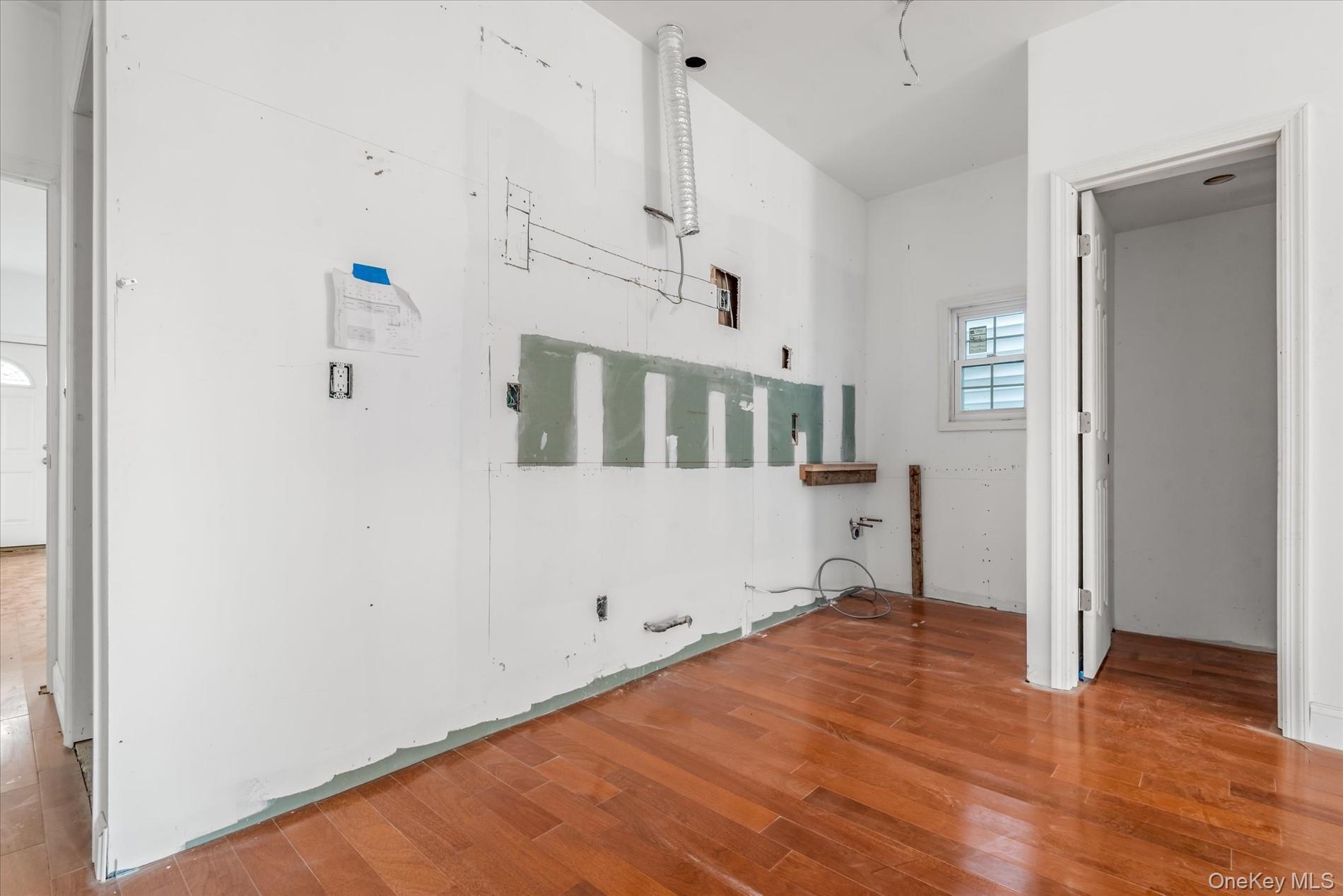 Single Family Welling  Queens, NY 11102, MLS-901226-7