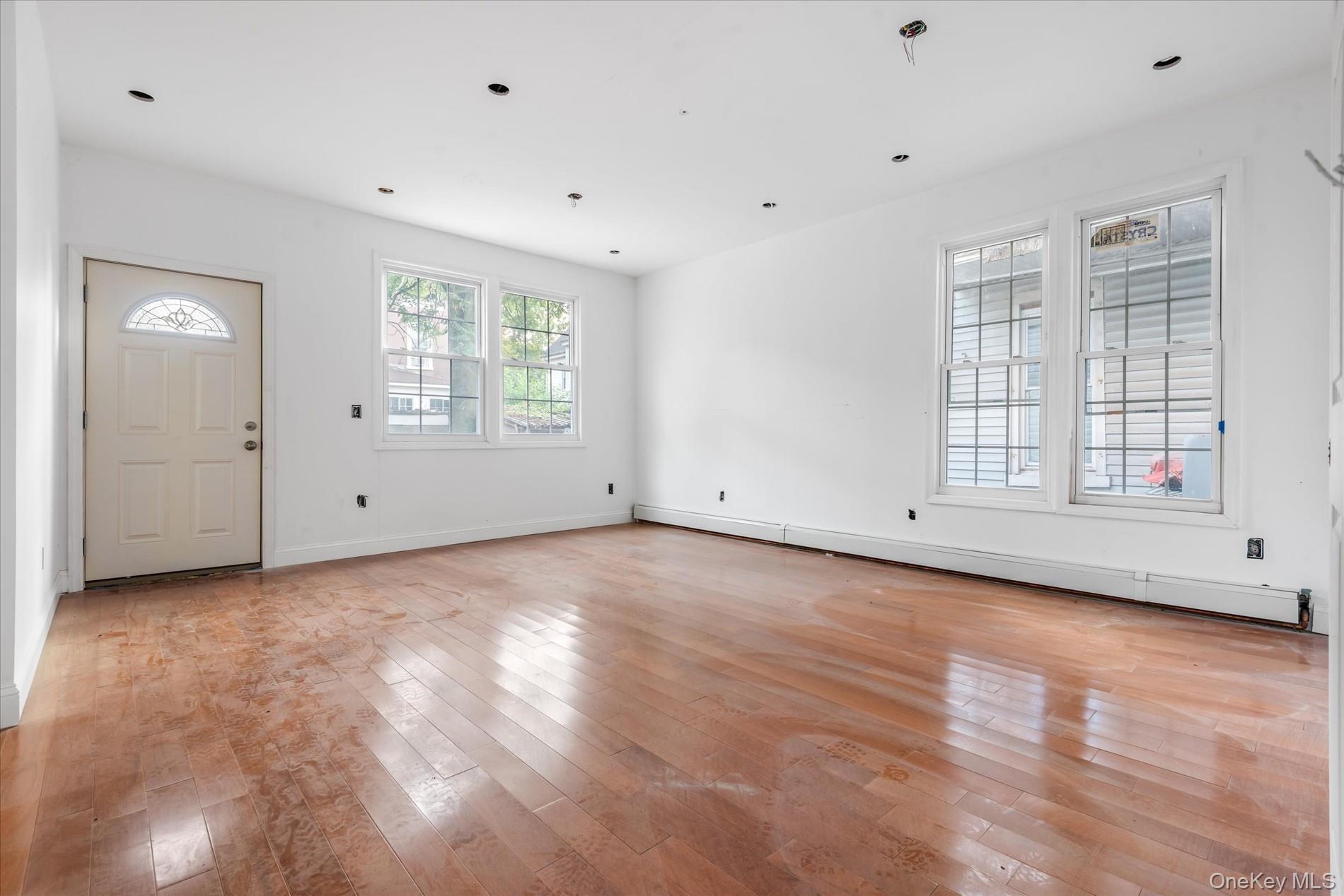 Single Family Welling  Queens, NY 11102, MLS-901226-9