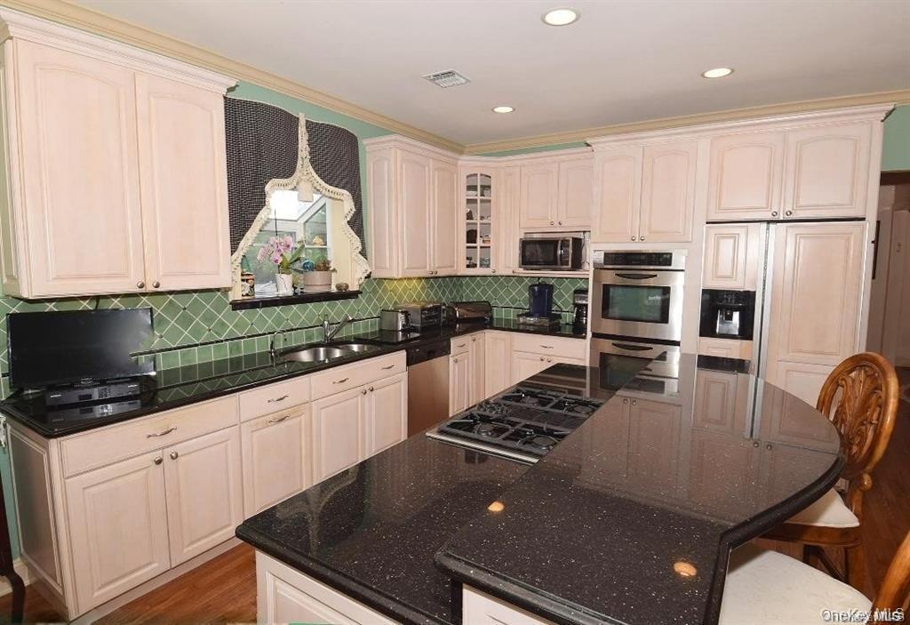 Condo Altessa  Suffolk County, NY 11747, MLS-901239-3