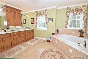 Condo Altessa  Suffolk County, NY 11747, MLS-901239-9