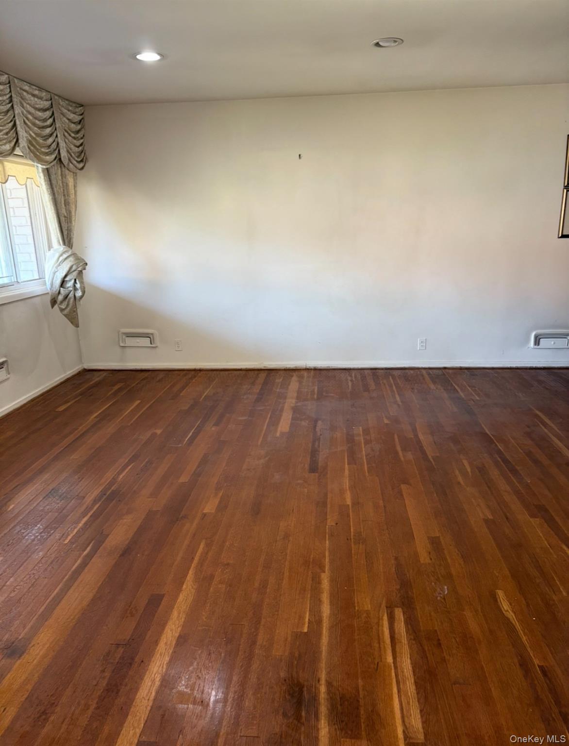 Single Family Willowbrook Nassau County, NY 11520, MLS-901295-11