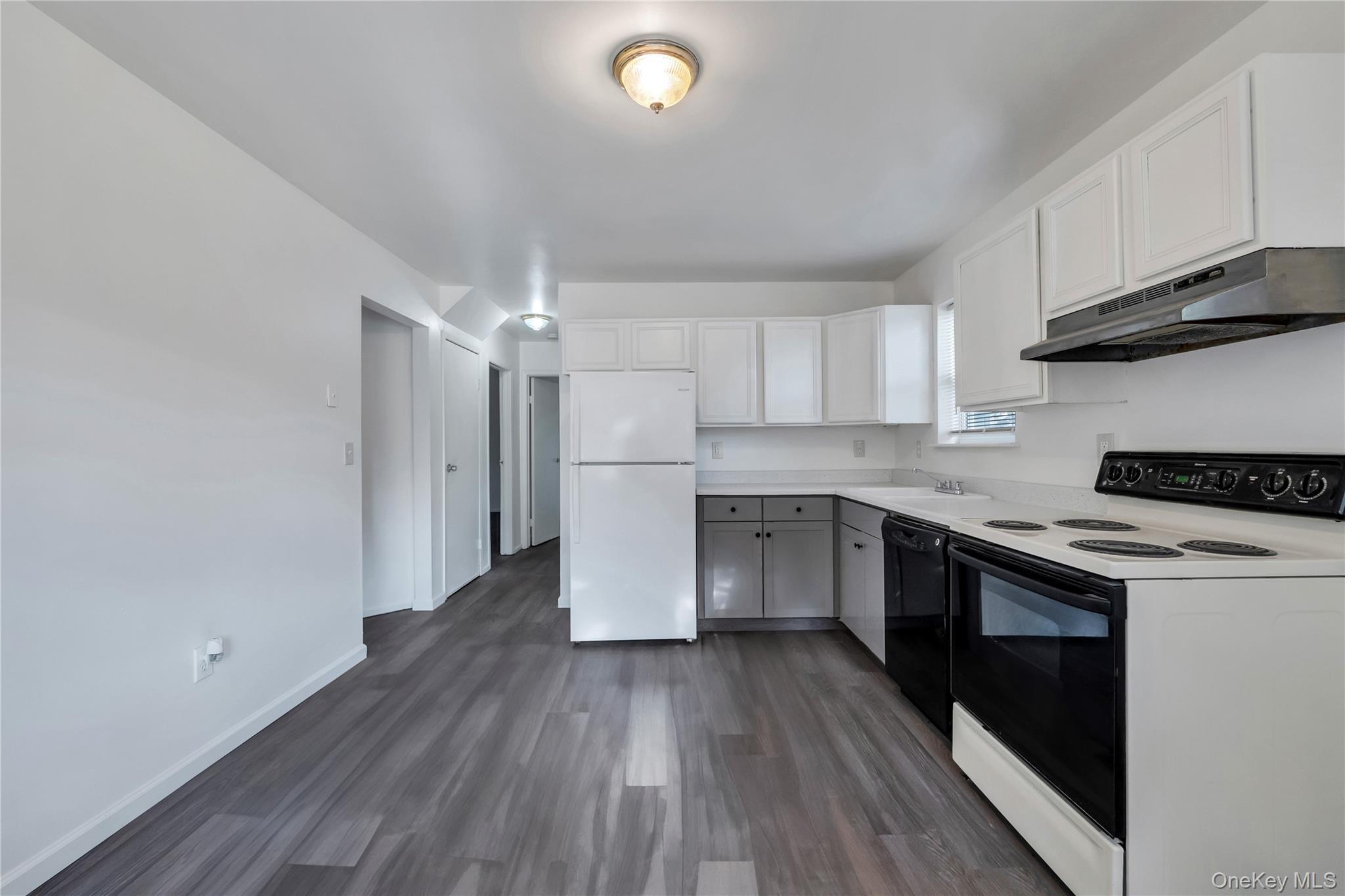 Single Family Brushwood Suffolk County, NY 11967, MLS-901299-8