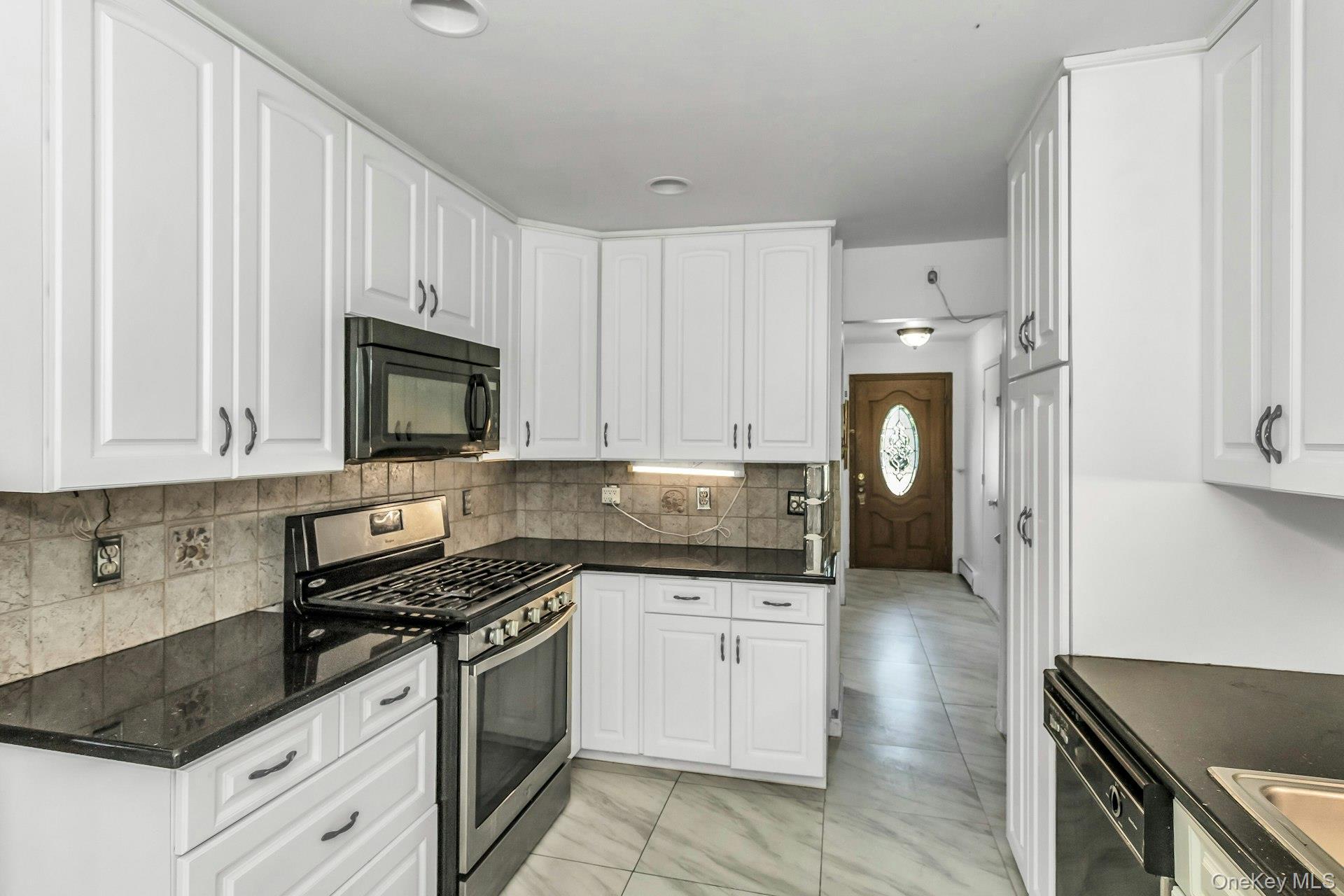 Single Family Pasadena Nassau County, NY 11803, MLS-901302-10