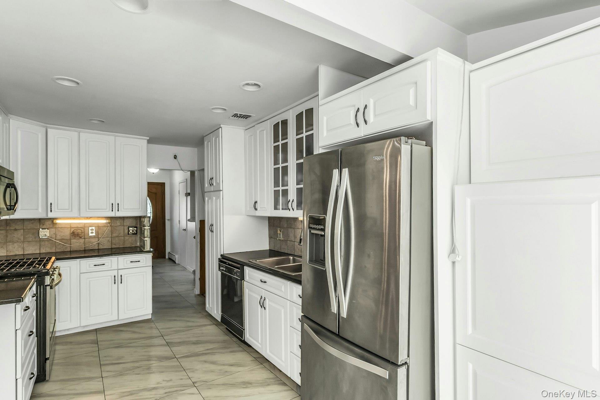 Single Family Pasadena Nassau County, NY 11803, MLS-901302-11