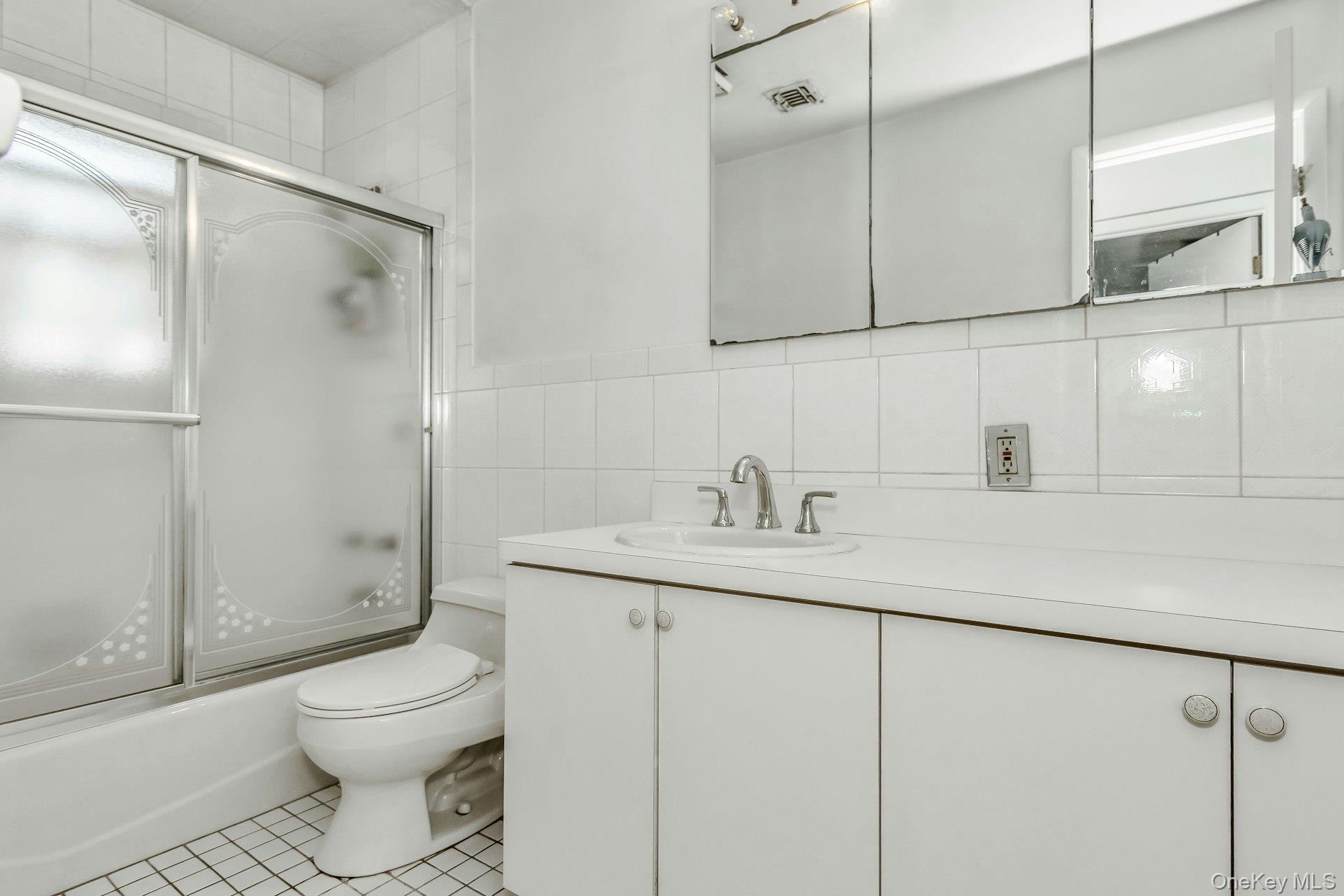 Single Family Pasadena Nassau County, NY 11803, MLS-901302-20