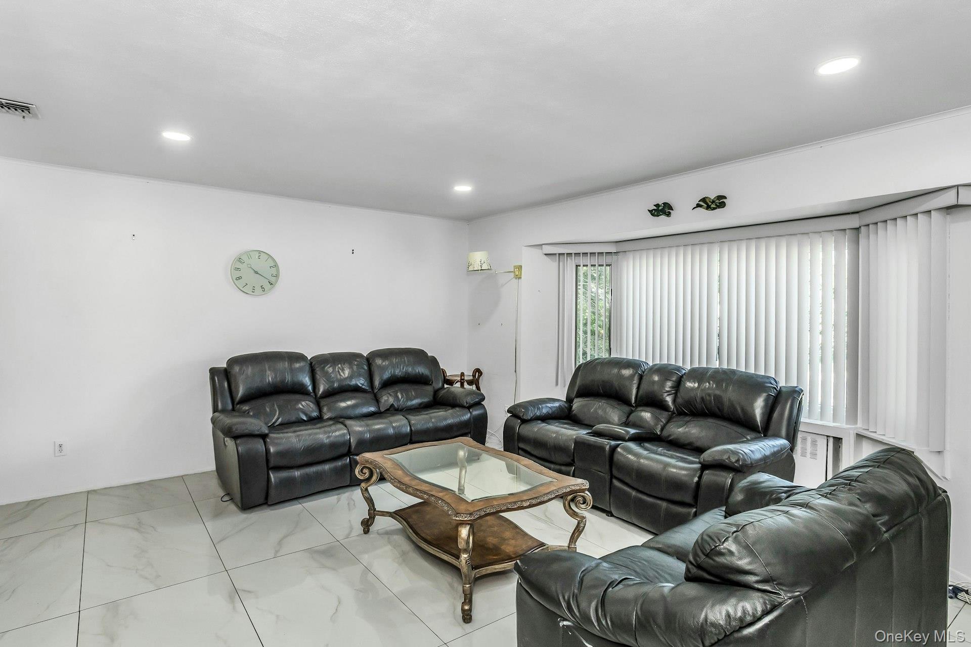 Single Family Pasadena Nassau County, NY 11803, MLS-901302-4