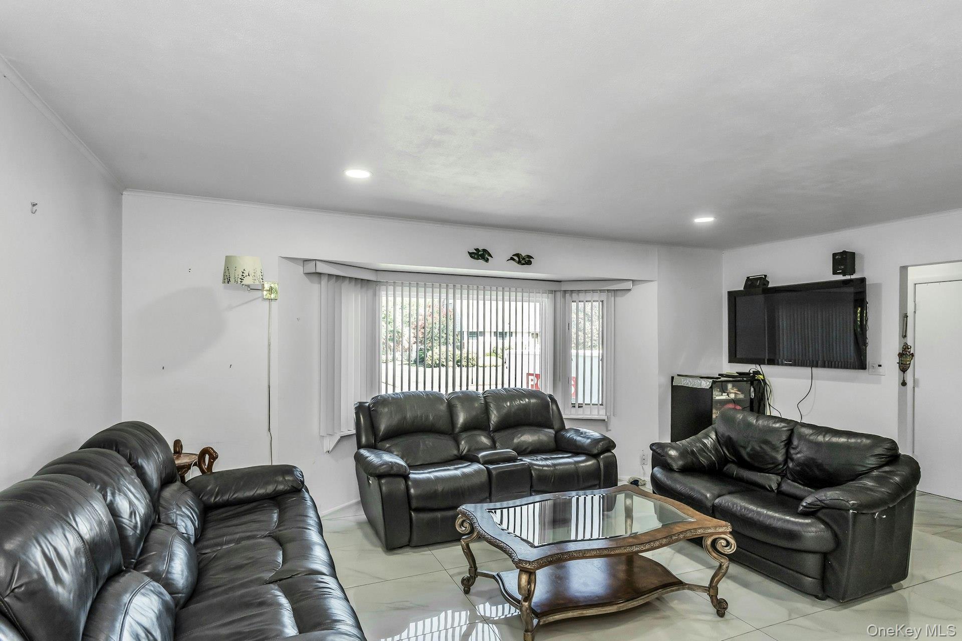 Single Family Pasadena Nassau County, NY 11803, MLS-901302-5