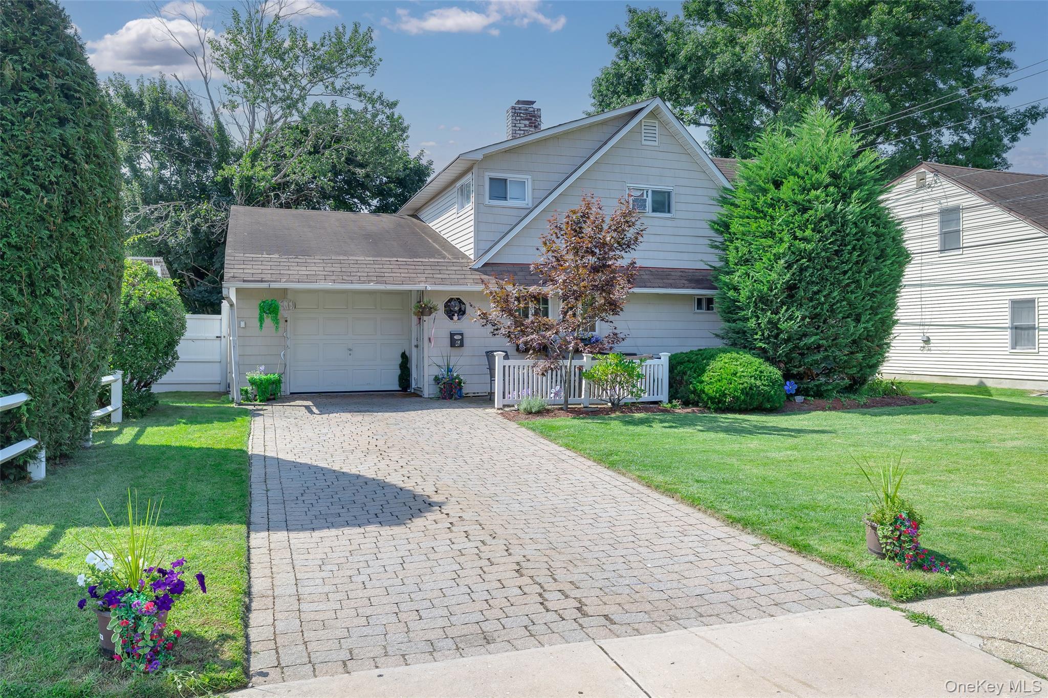 Single Family Downhill  Nassau County, NY 11793, MLS-901309-2