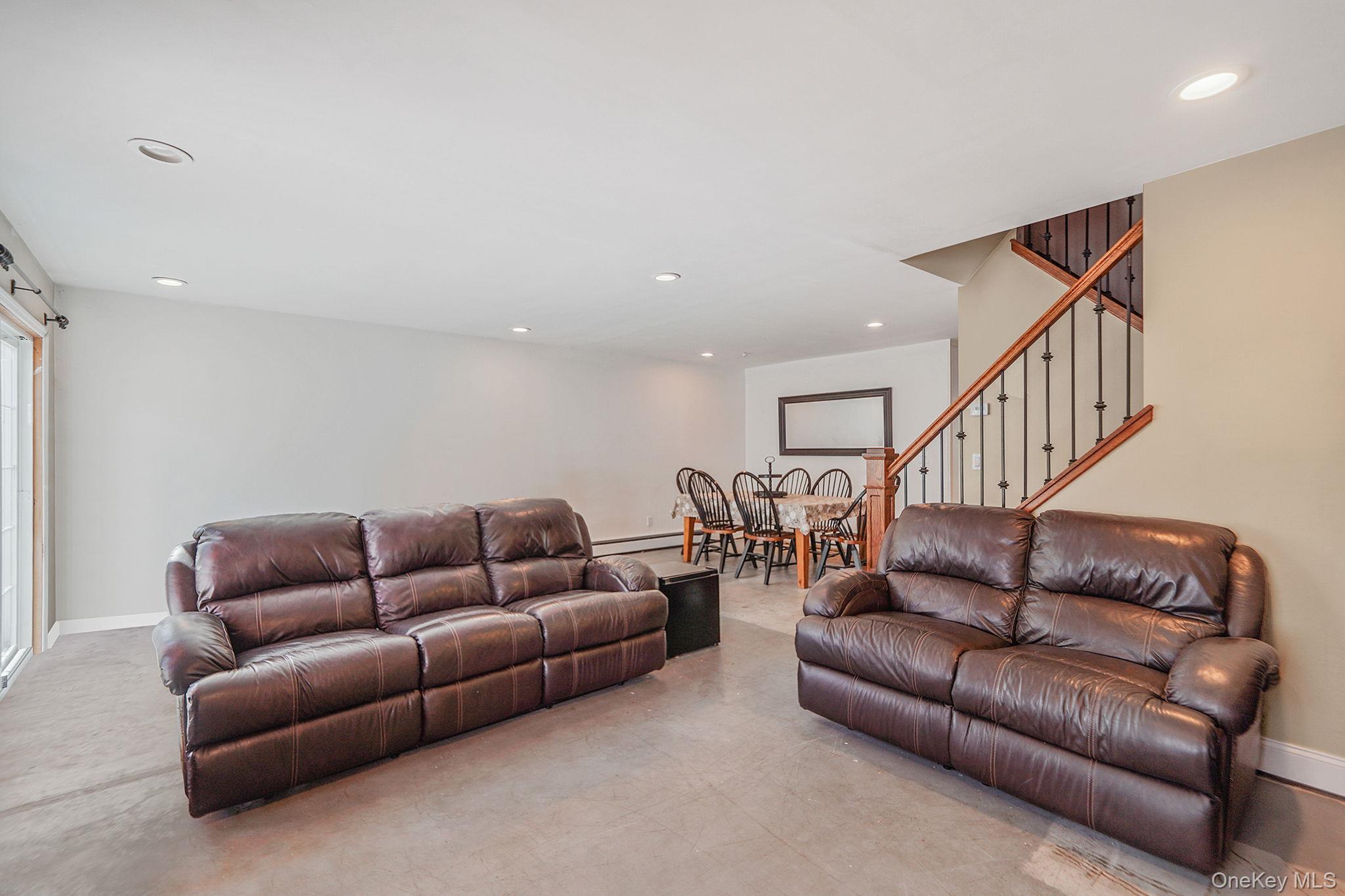 Condo Georgian  Suffolk County, NY 11727, MLS-901320-10