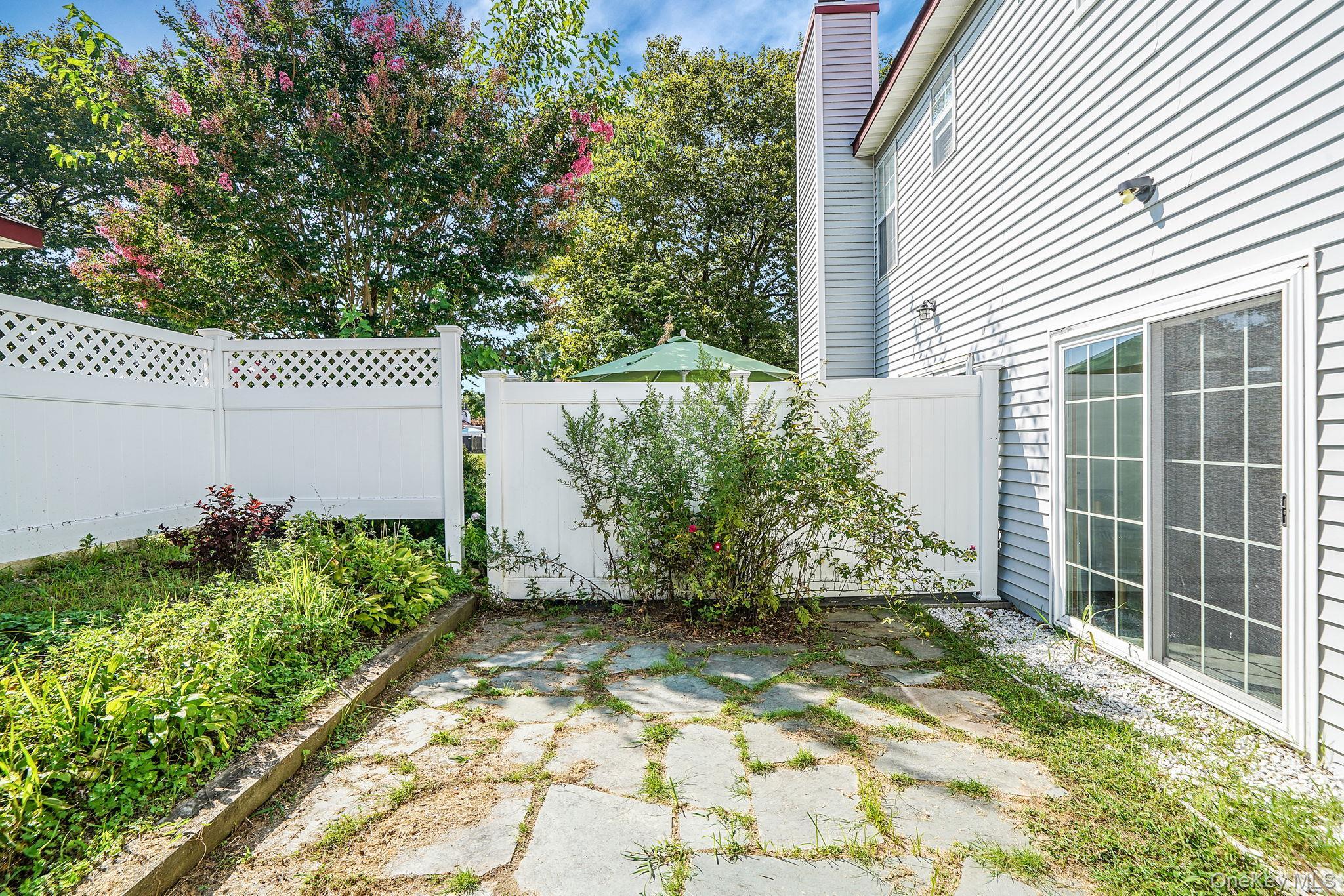 Condo Georgian  Suffolk County, NY 11727, MLS-901320-21