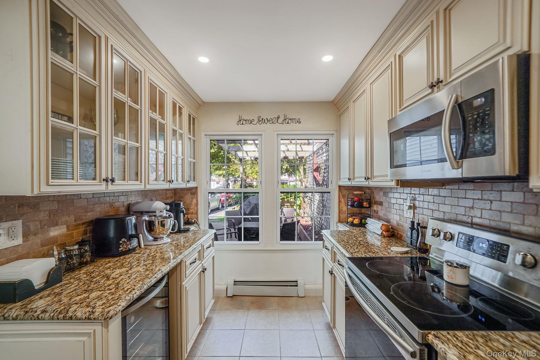 Condo Georgian  Suffolk County, NY 11727, MLS-901320-5