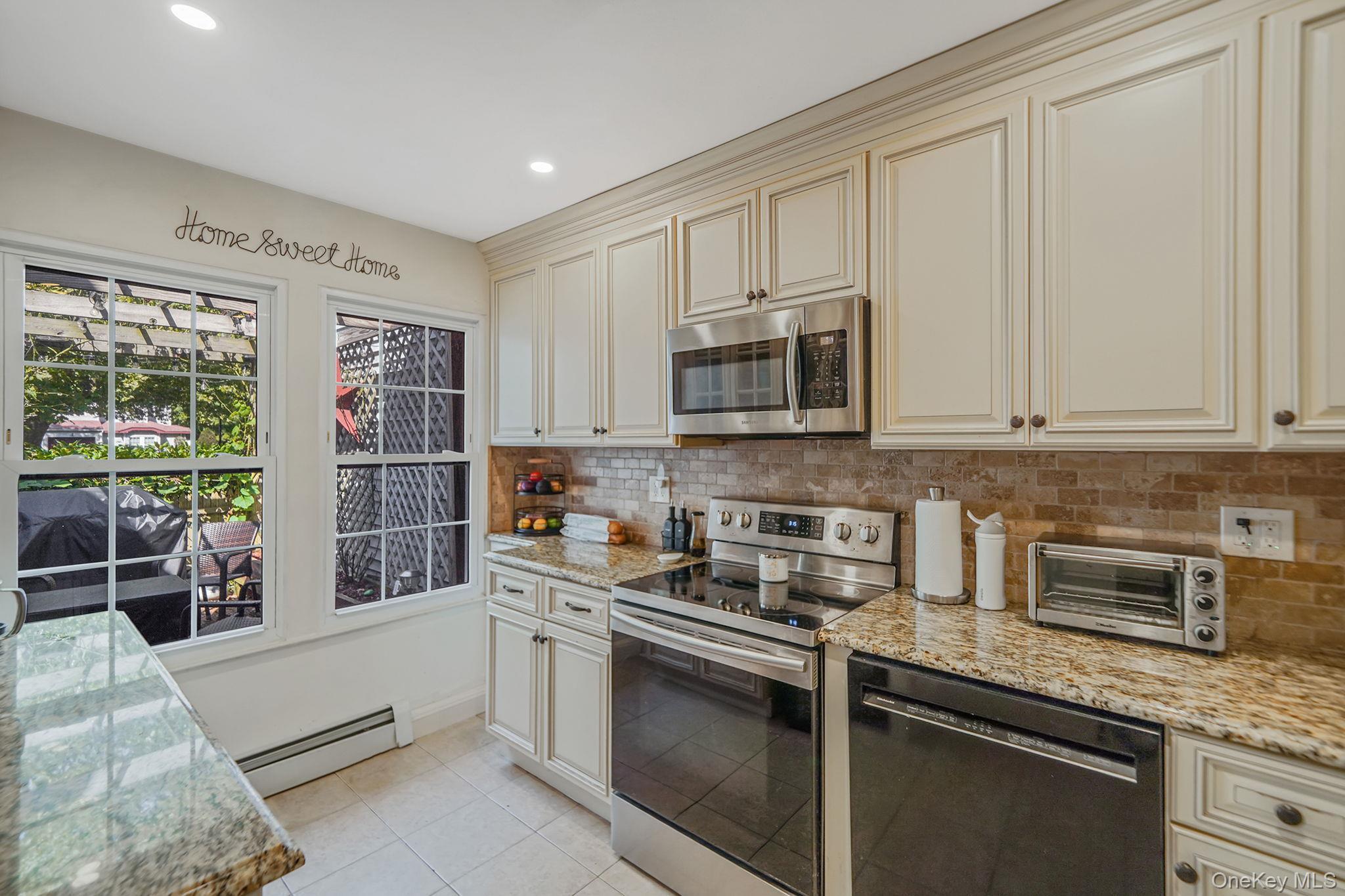 Condo Georgian  Suffolk County, NY 11727, MLS-901320-6