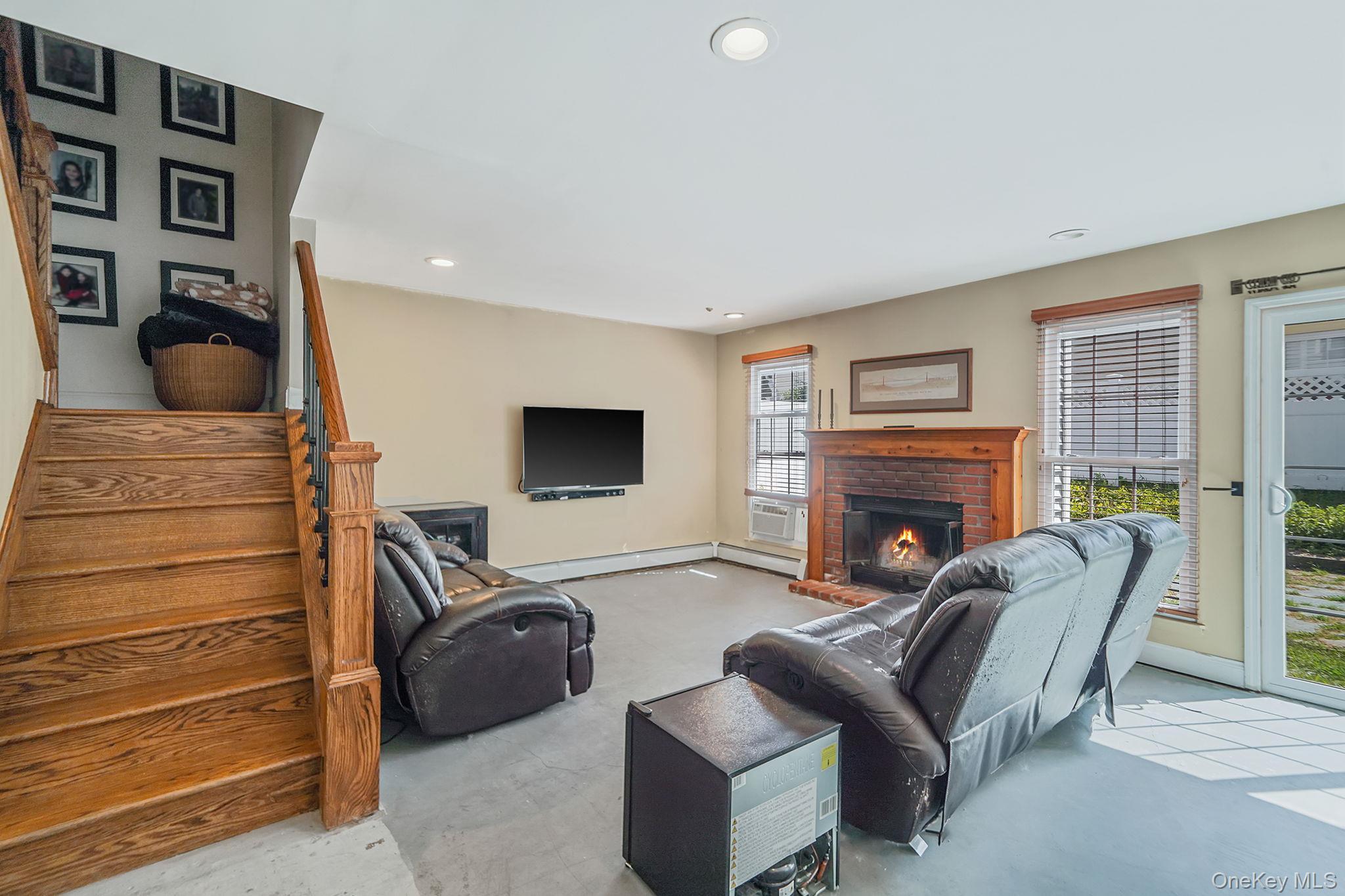 Condo Georgian  Suffolk County, NY 11727, MLS-901320-9